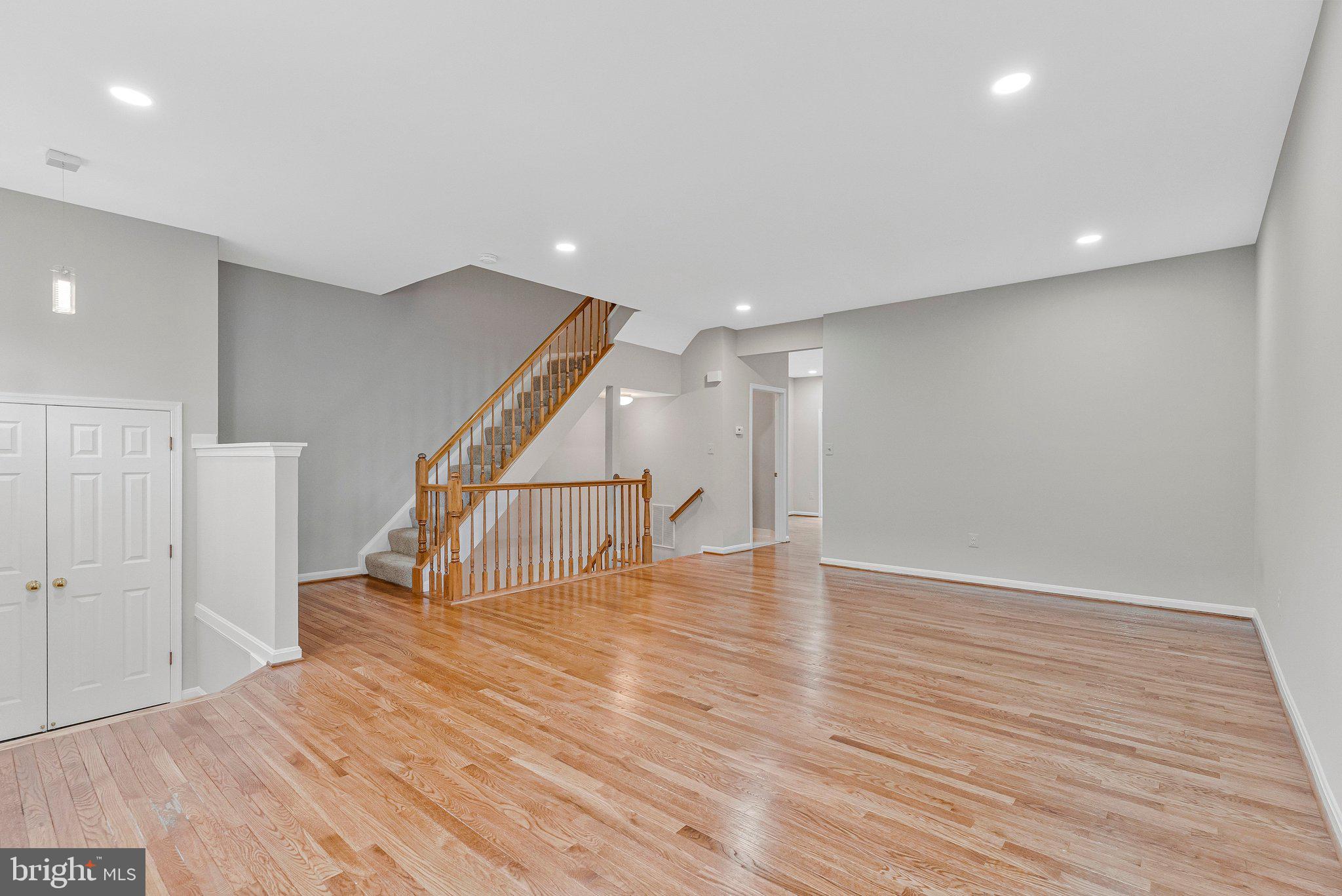 FAIRFAX METRO SQUARE - Residential
