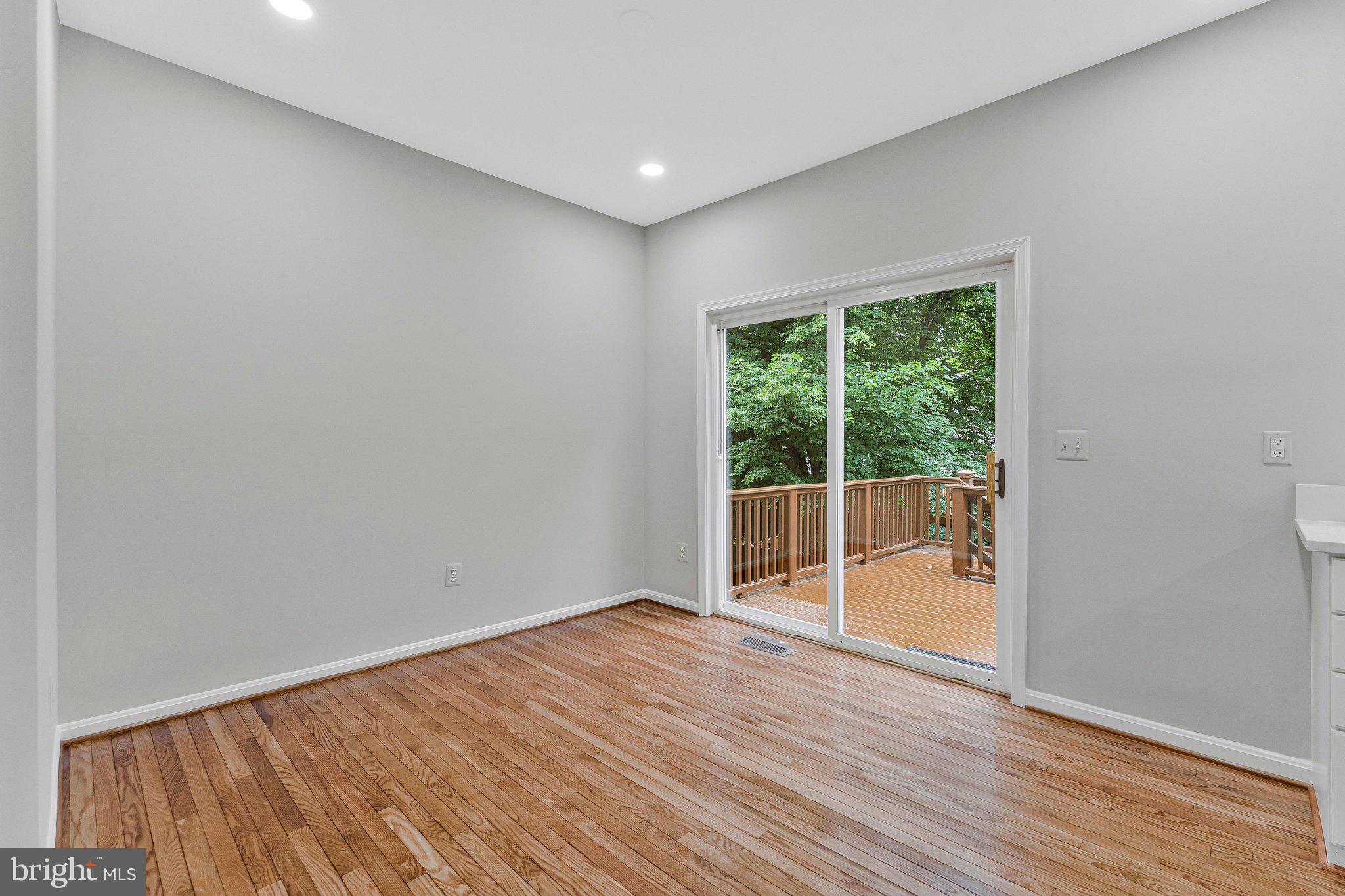 FAIRFAX METRO SQUARE - Residential