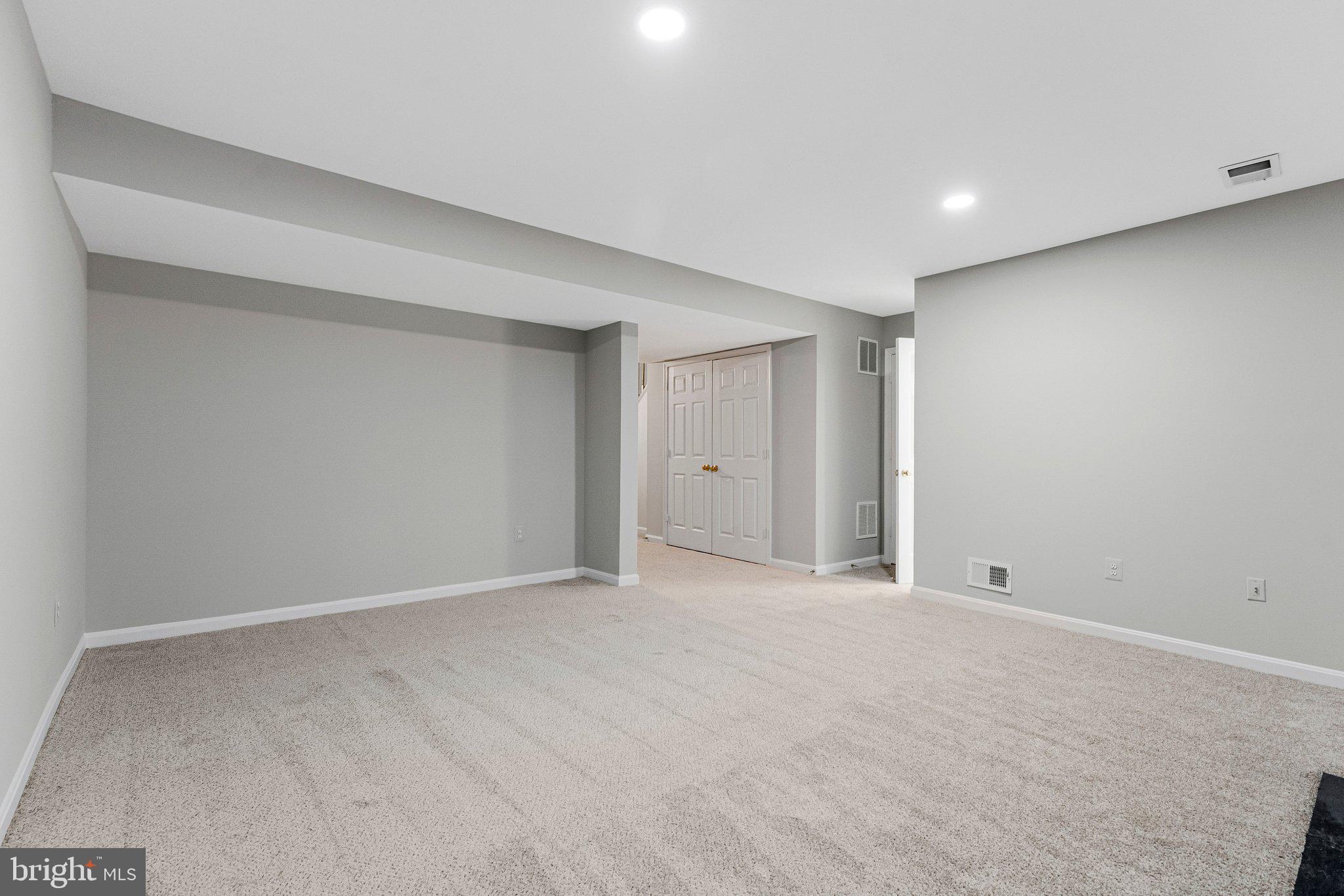FAIRFAX METRO SQUARE - Residential