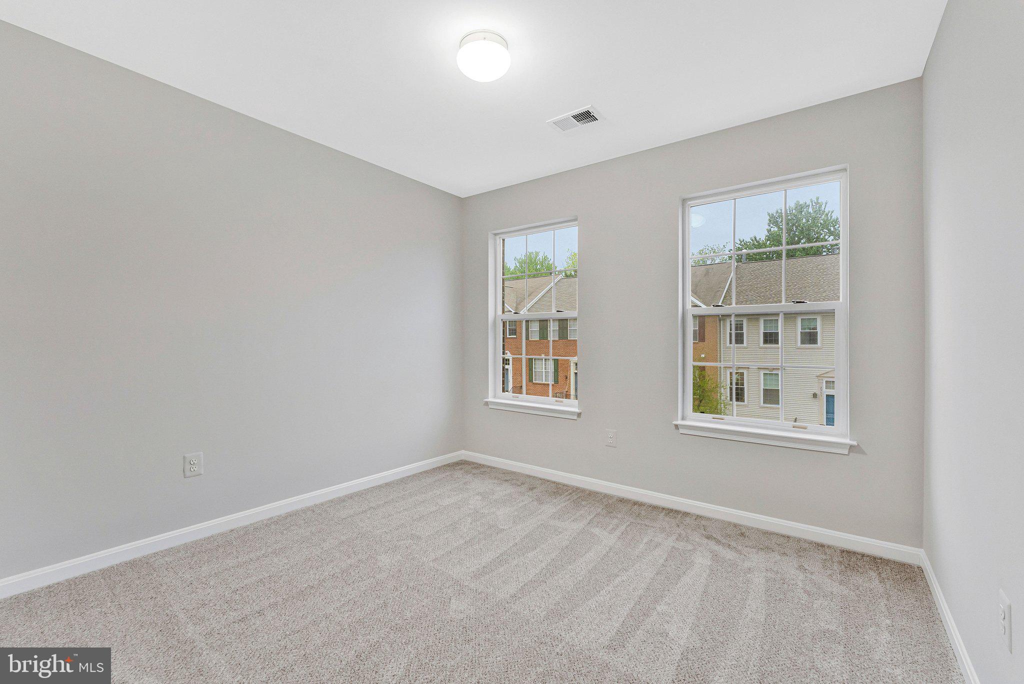 FAIRFAX METRO SQUARE - Residential
