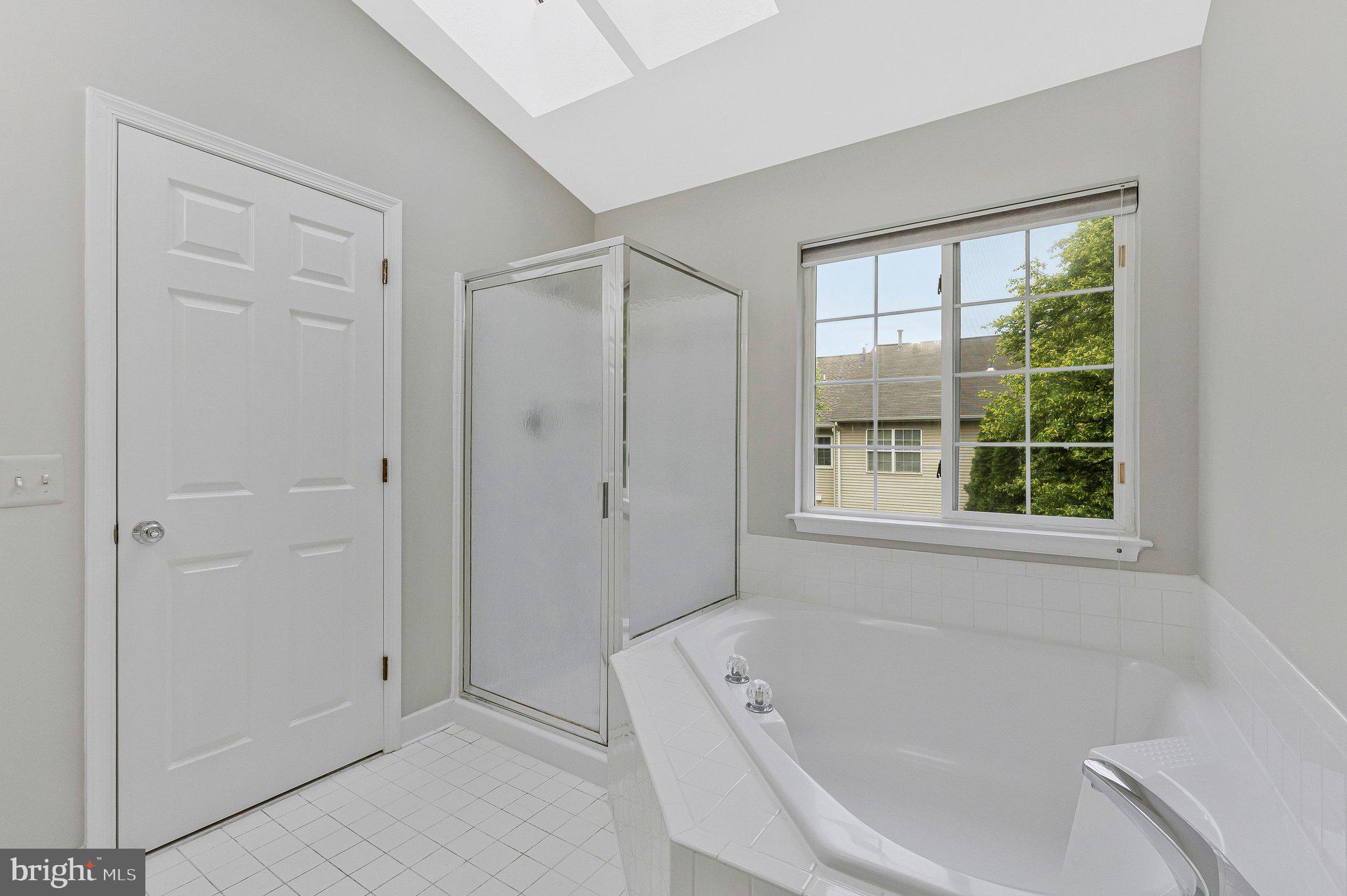 FAIRFAX METRO SQUARE - Residential