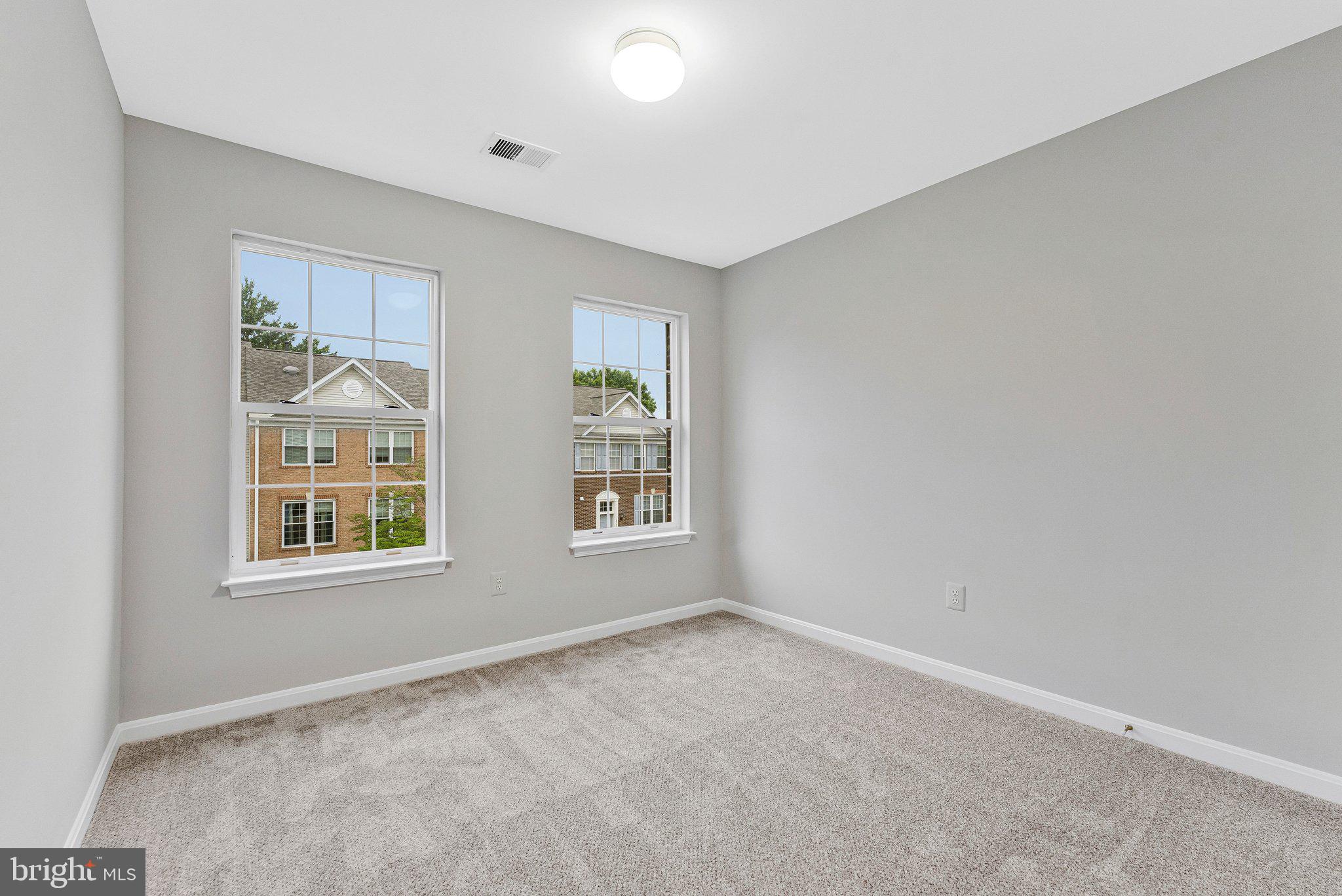 FAIRFAX METRO SQUARE - Residential
