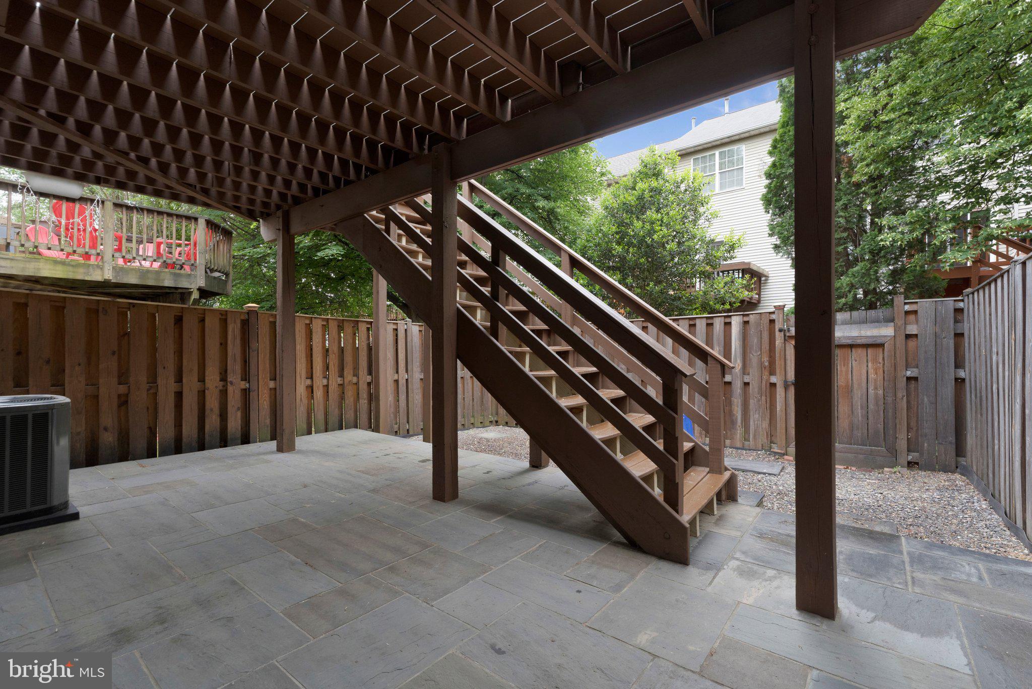 FAIRFAX METRO SQUARE - Residential