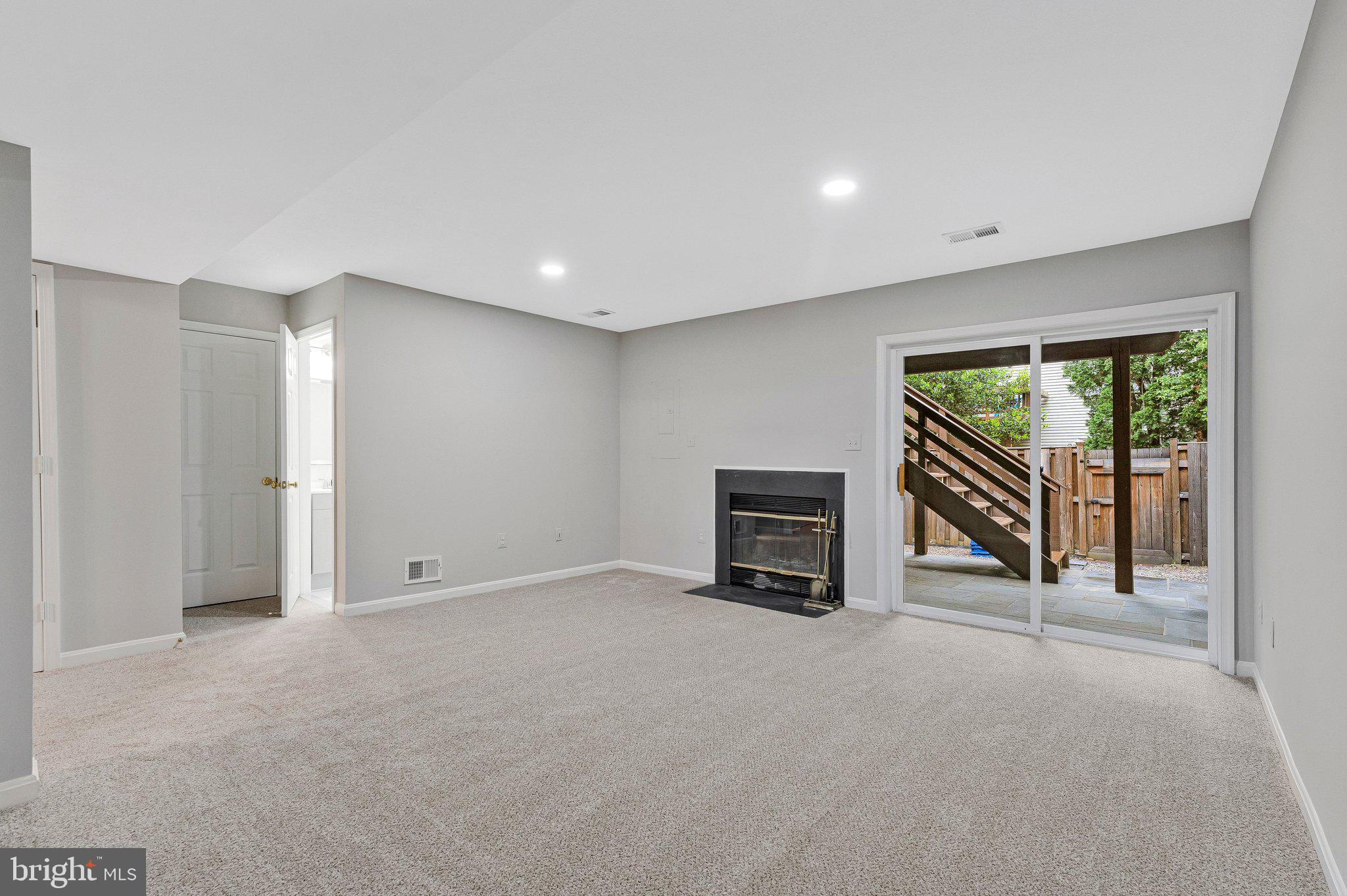 FAIRFAX METRO SQUARE - Residential