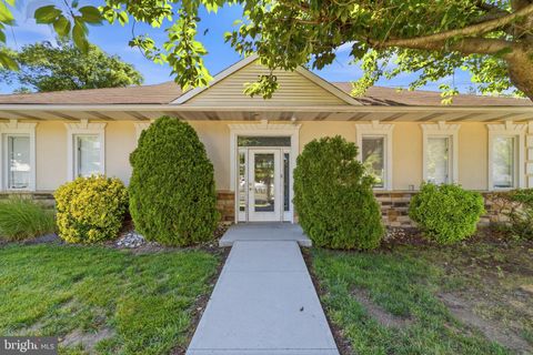 Photo of 320 Spotswood Englishtown Road, MONROE TOWNSHIP, NJ 08831 (MLS # NJMX2012684)
