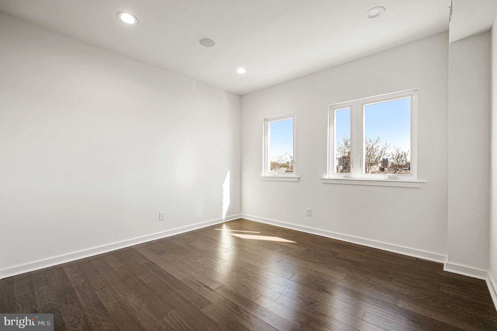 POINT BREEZE - Residential