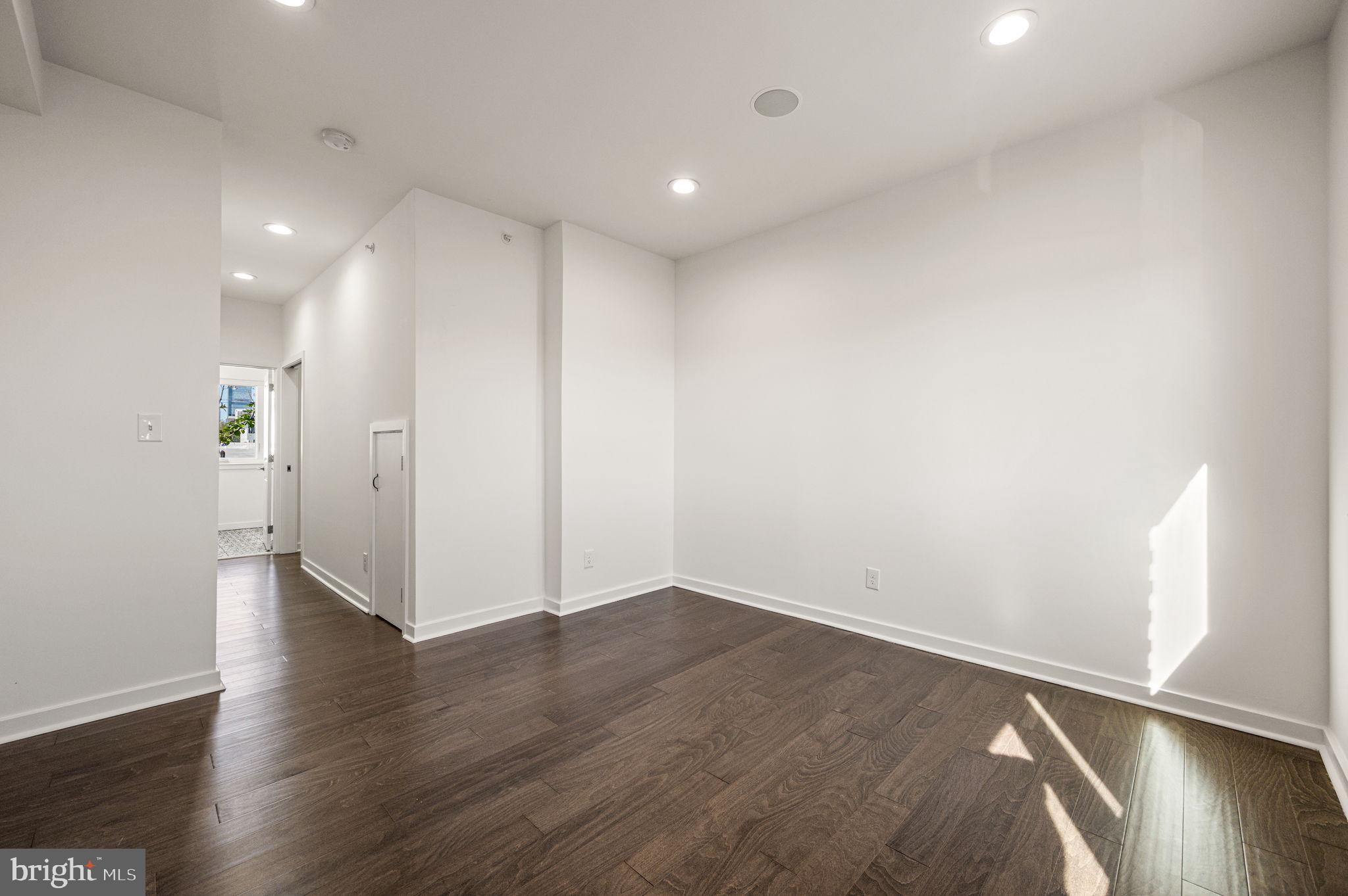 POINT BREEZE - Residential