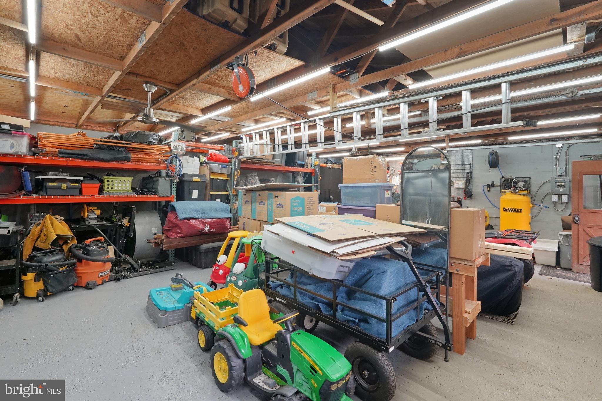 QUEEN TREE LANDING - Residential