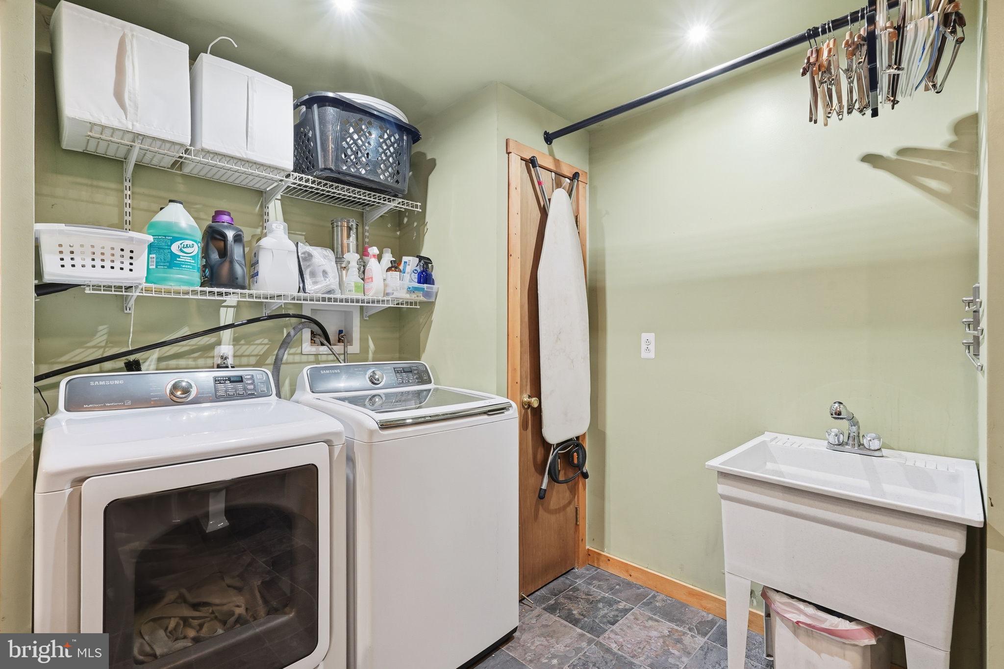 QUEEN TREE LANDING - Residential