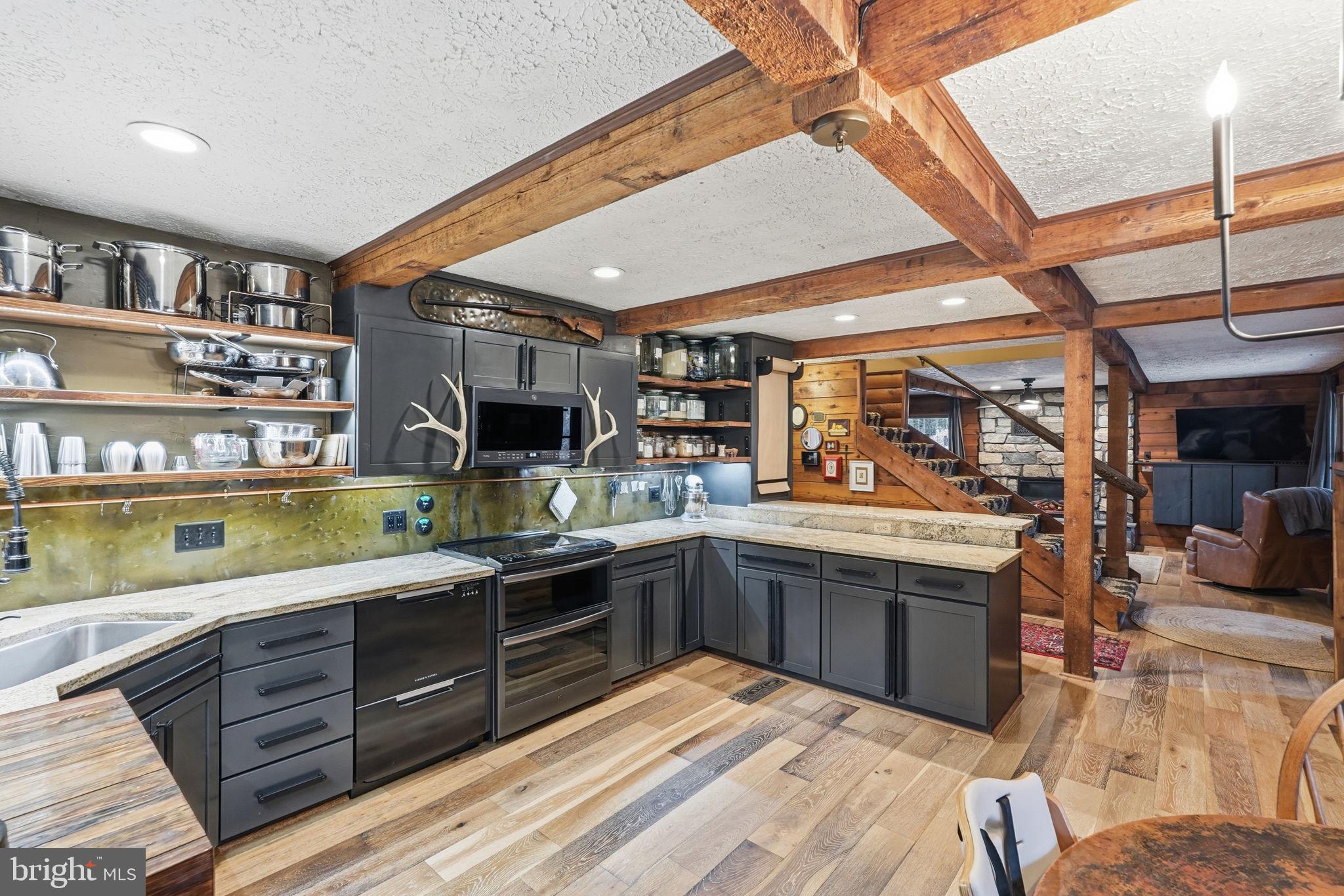 QUEEN TREE LANDING - Residential