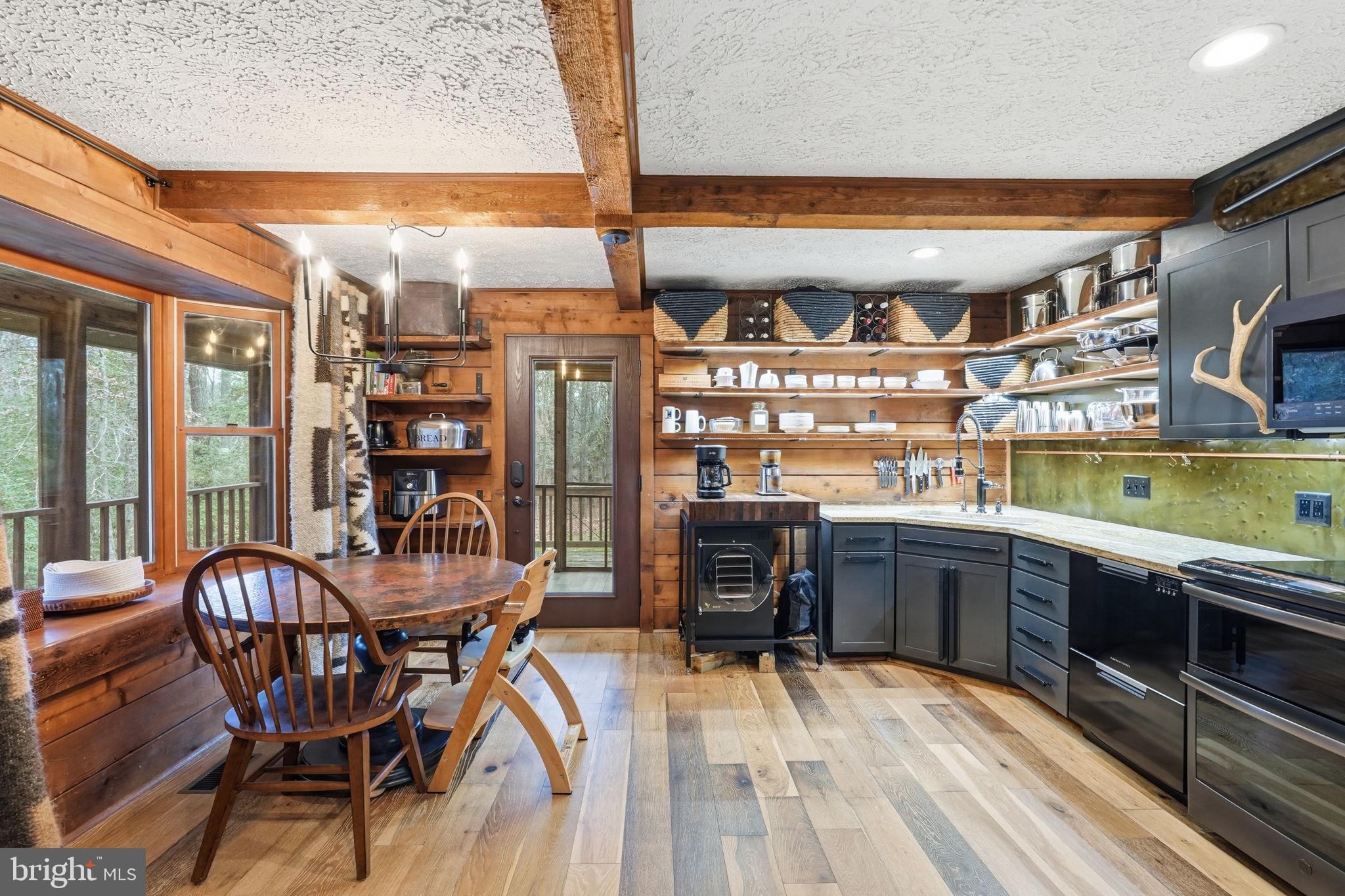 QUEEN TREE LANDING - Residential