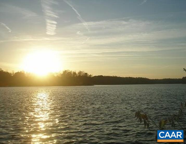 LAKE MONTICELLO - Residential