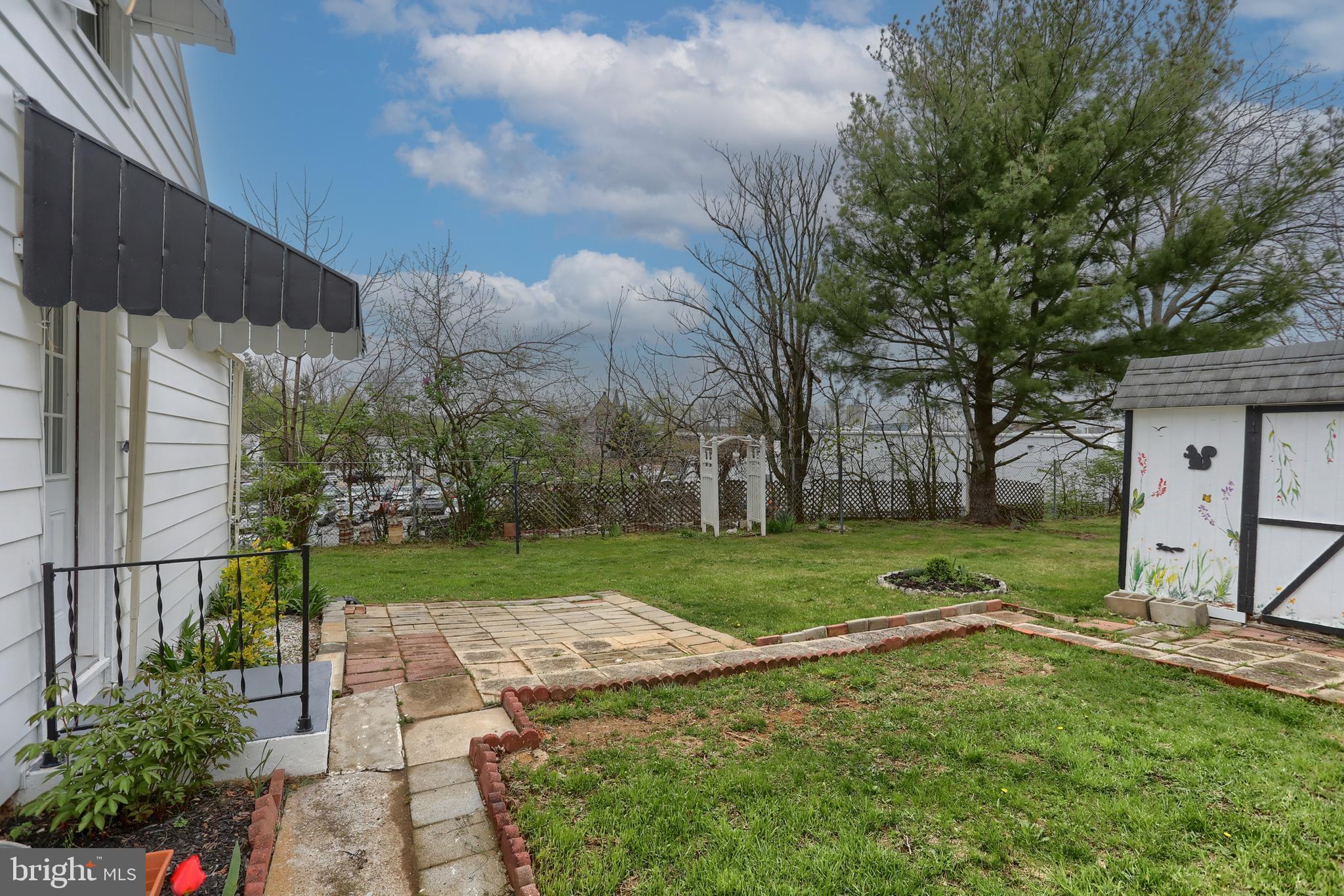 WALNUT STREET AREA - Residential