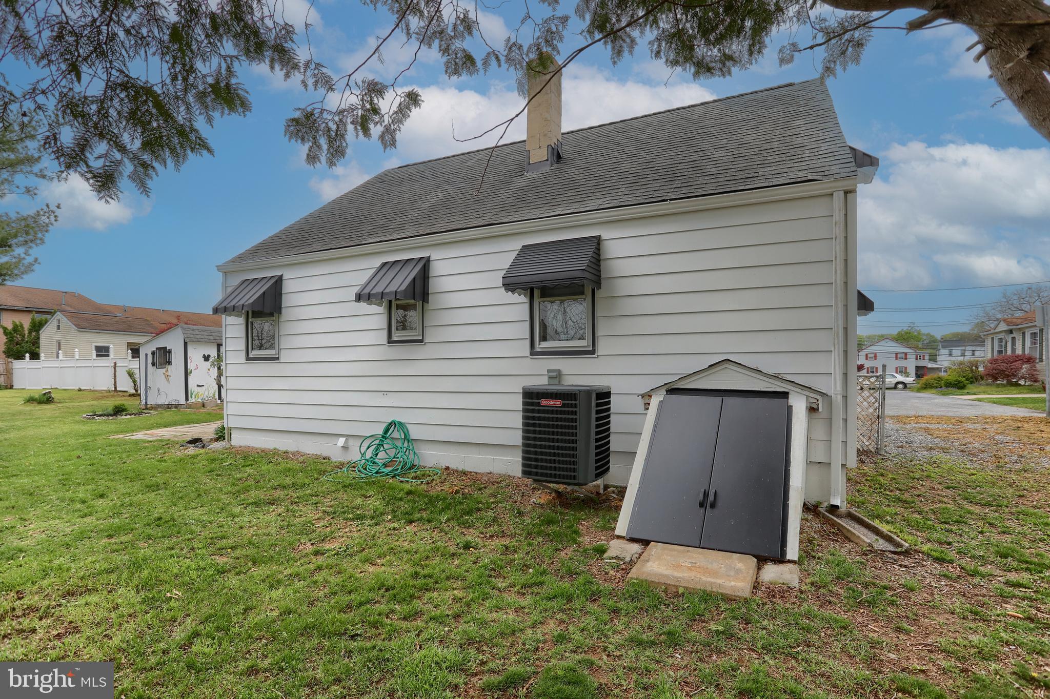 WALNUT STREET AREA - Residential