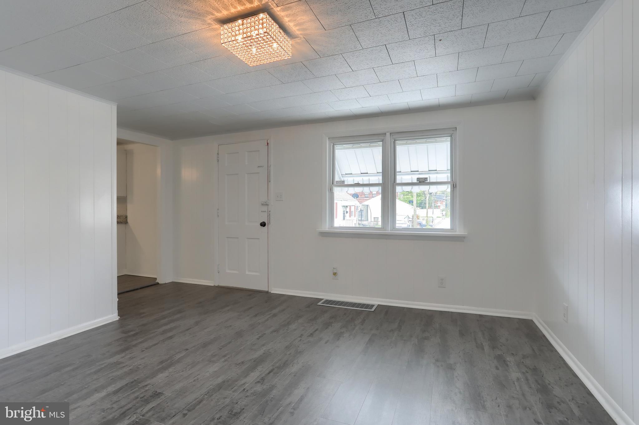 WALNUT STREET AREA - Residential