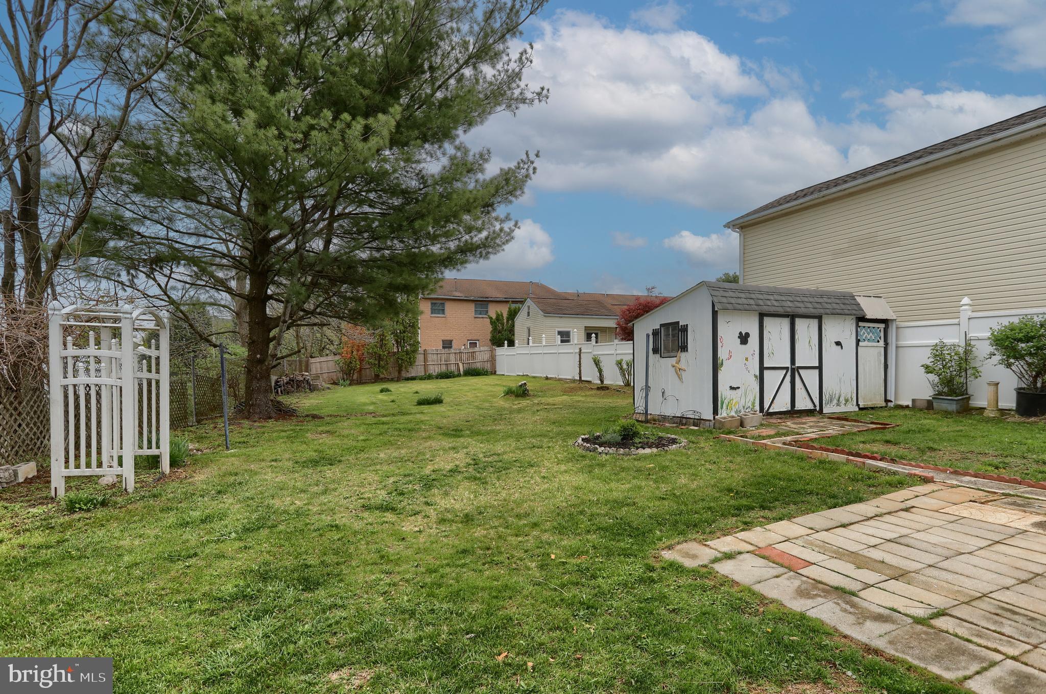 WALNUT STREET AREA - Residential