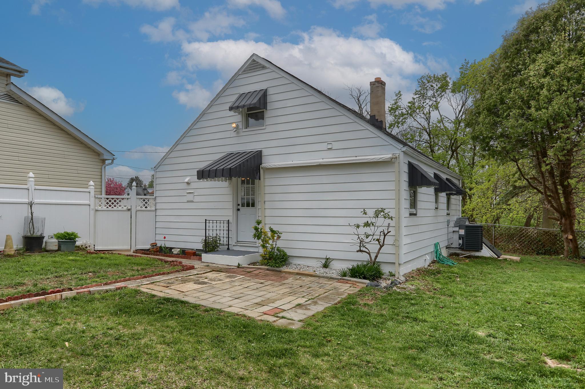 WALNUT STREET AREA - Residential