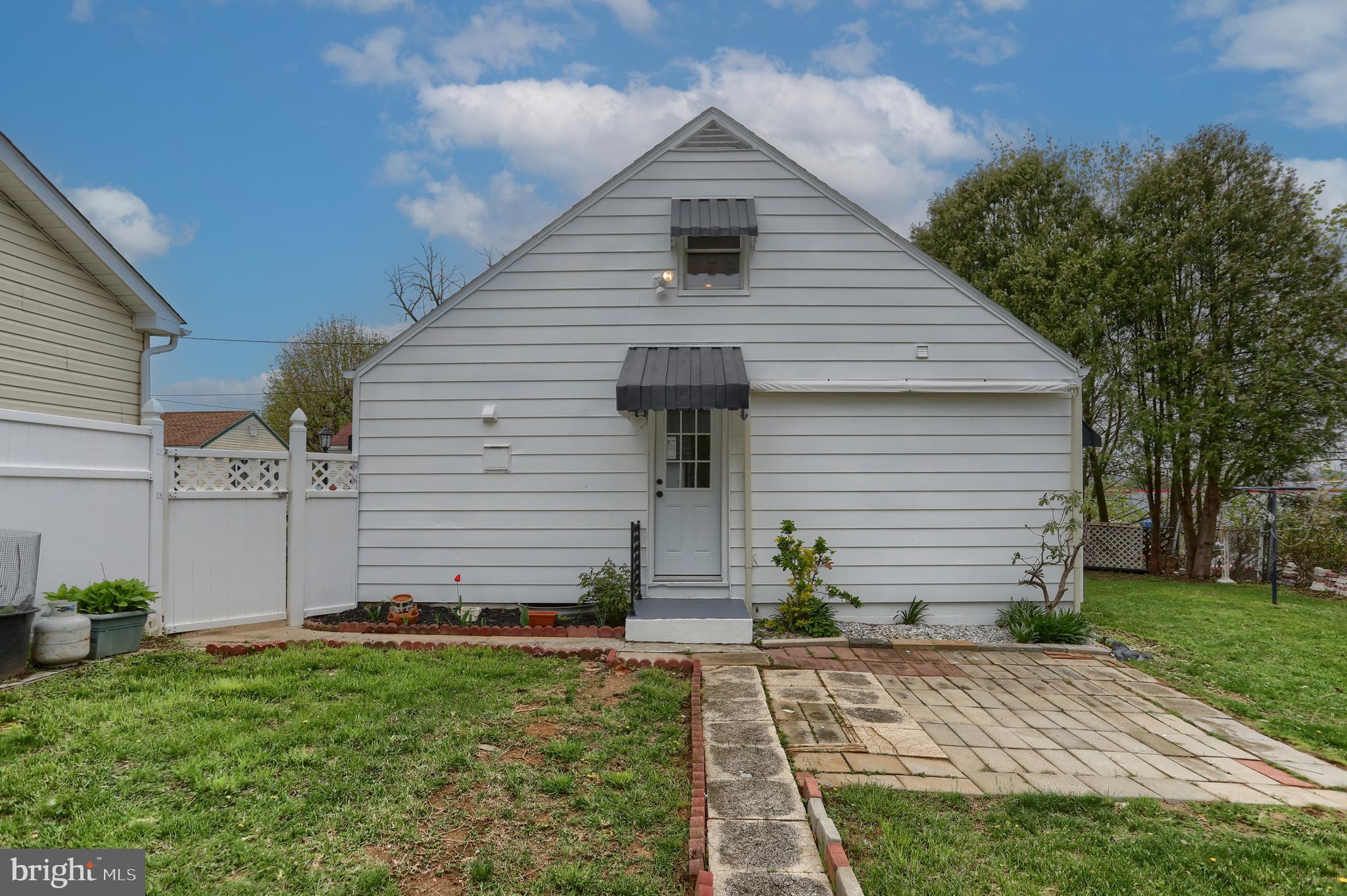 WALNUT STREET AREA - Residential