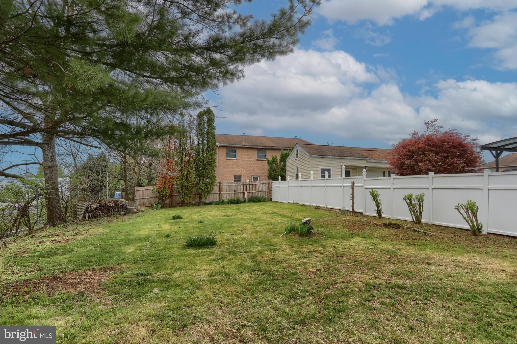 WALNUT STREET AREA - Residential