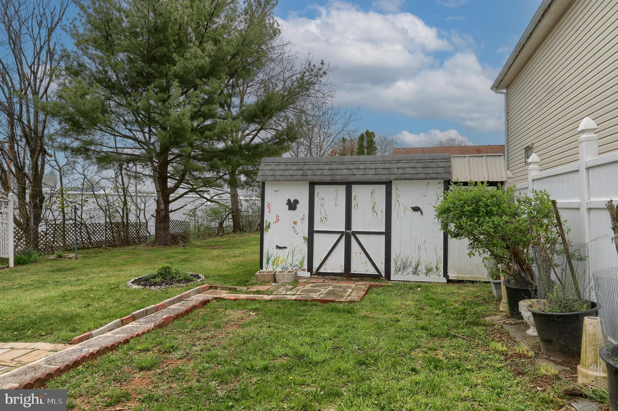 WALNUT STREET AREA - Residential