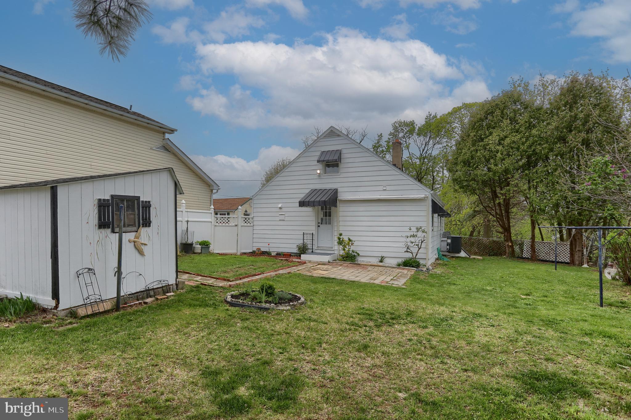 WALNUT STREET AREA - Residential