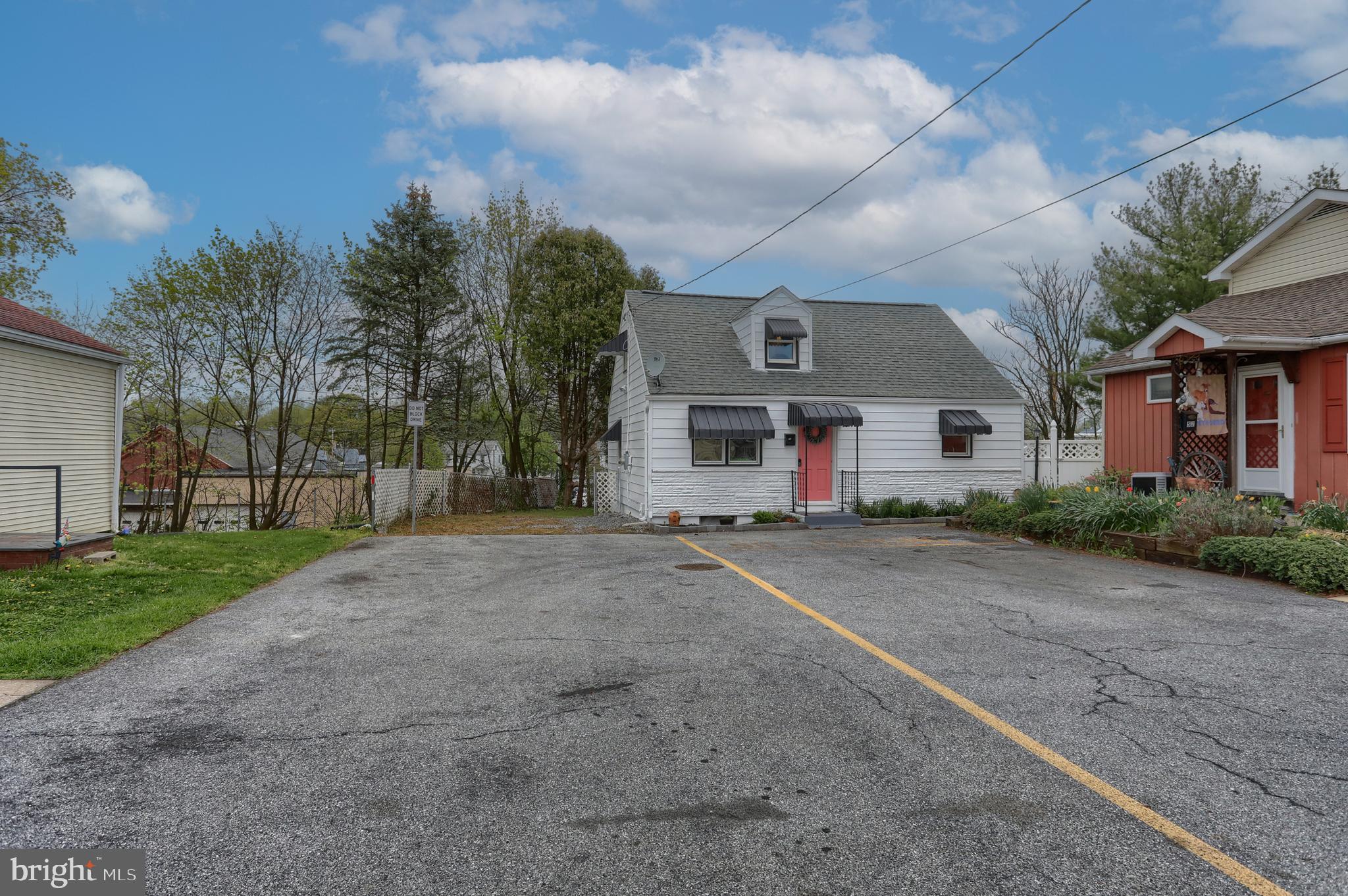 WALNUT STREET AREA - Residential