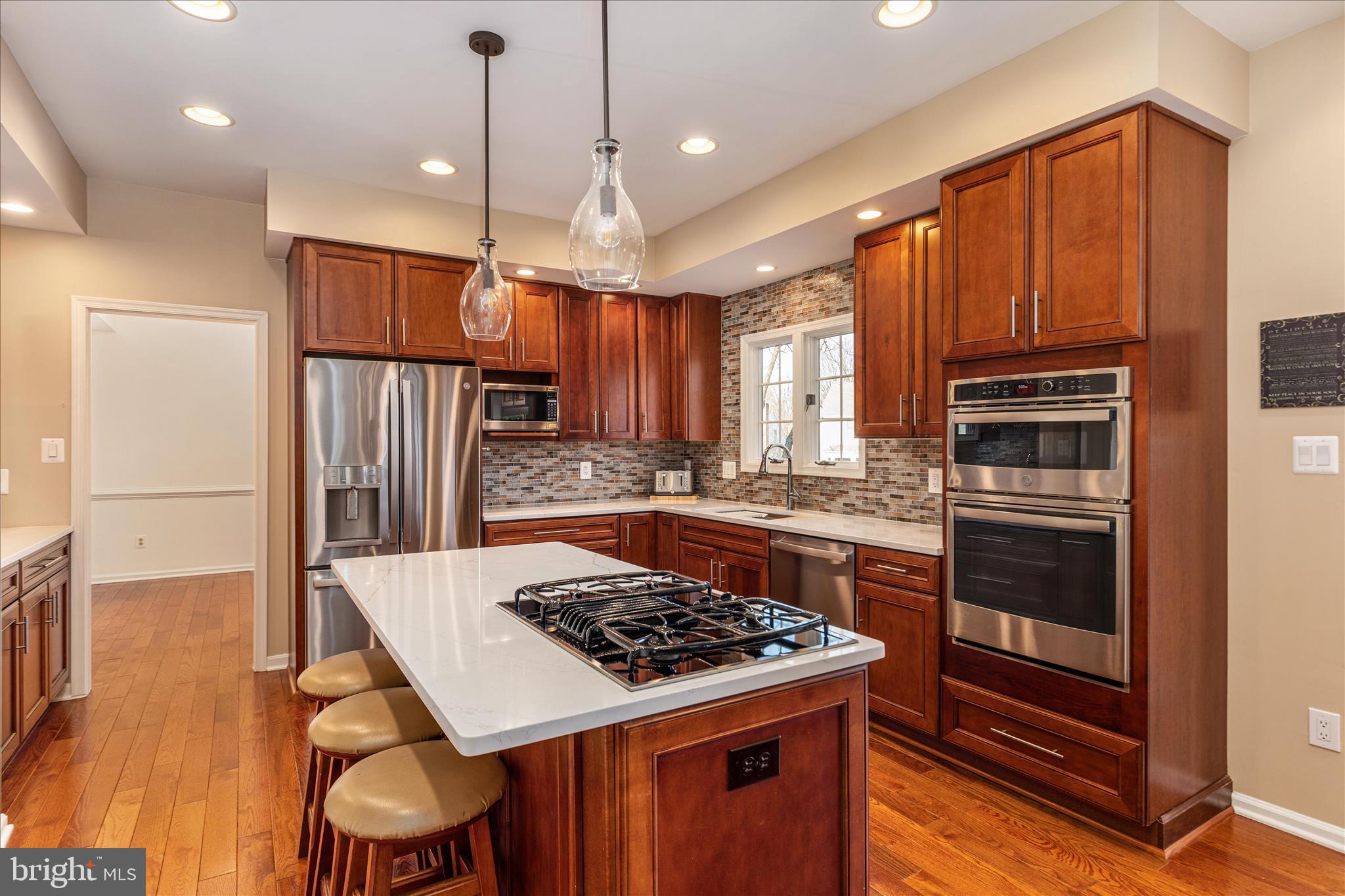 MONROE MANOR - Residential