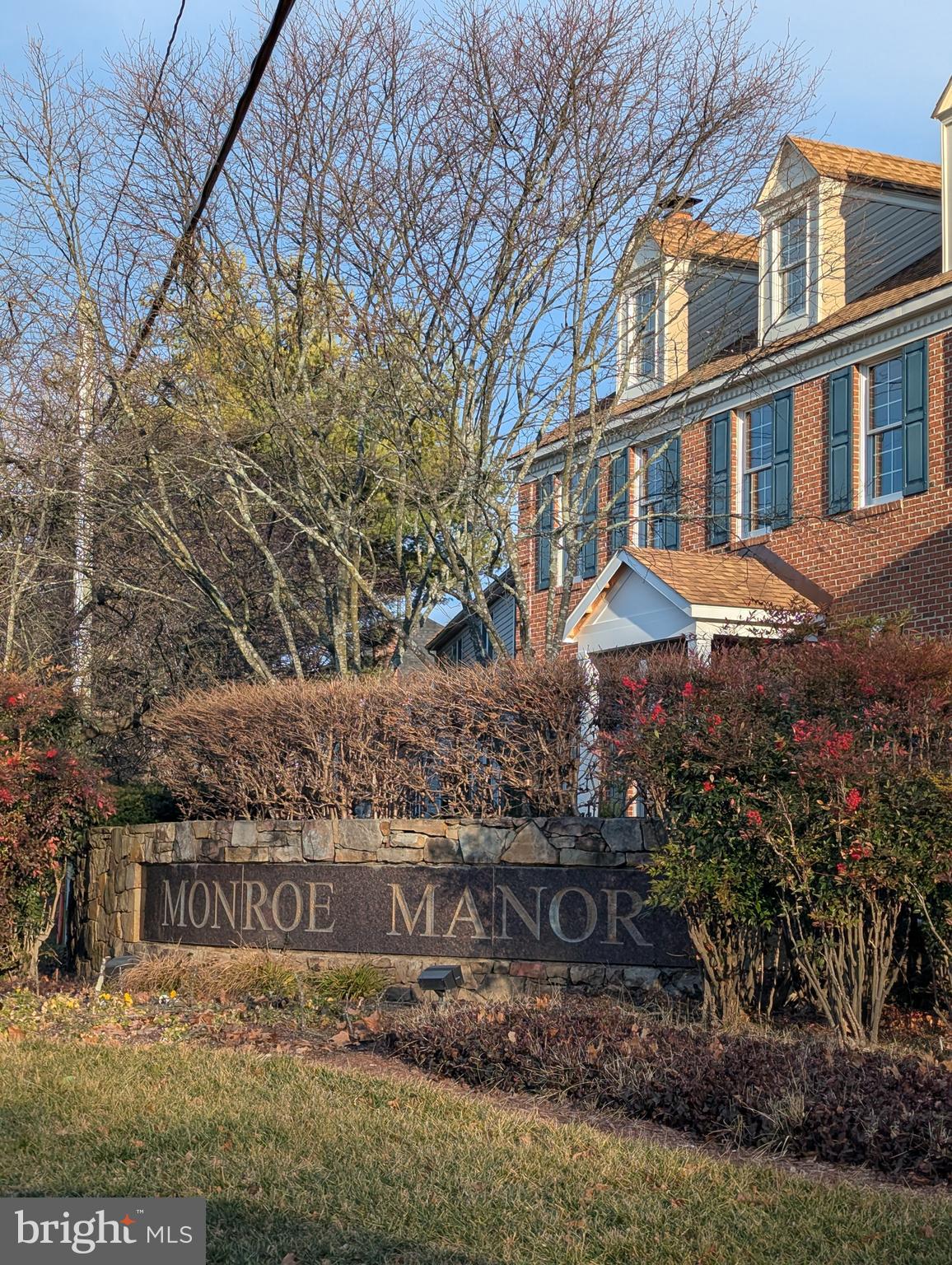 MONROE MANOR - Residential