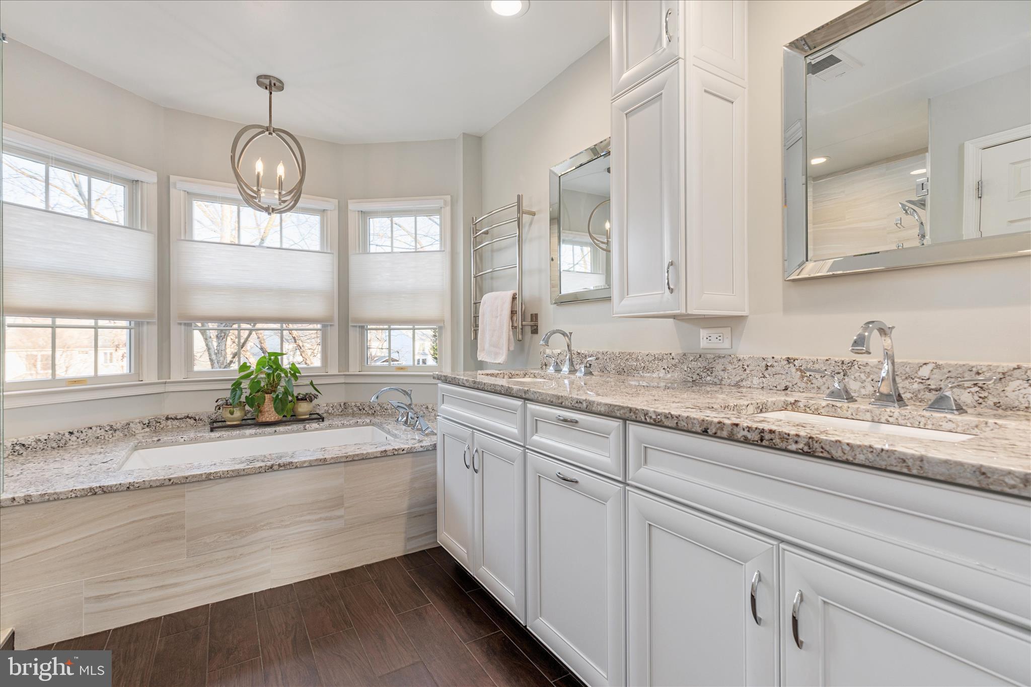 MONROE MANOR - Residential