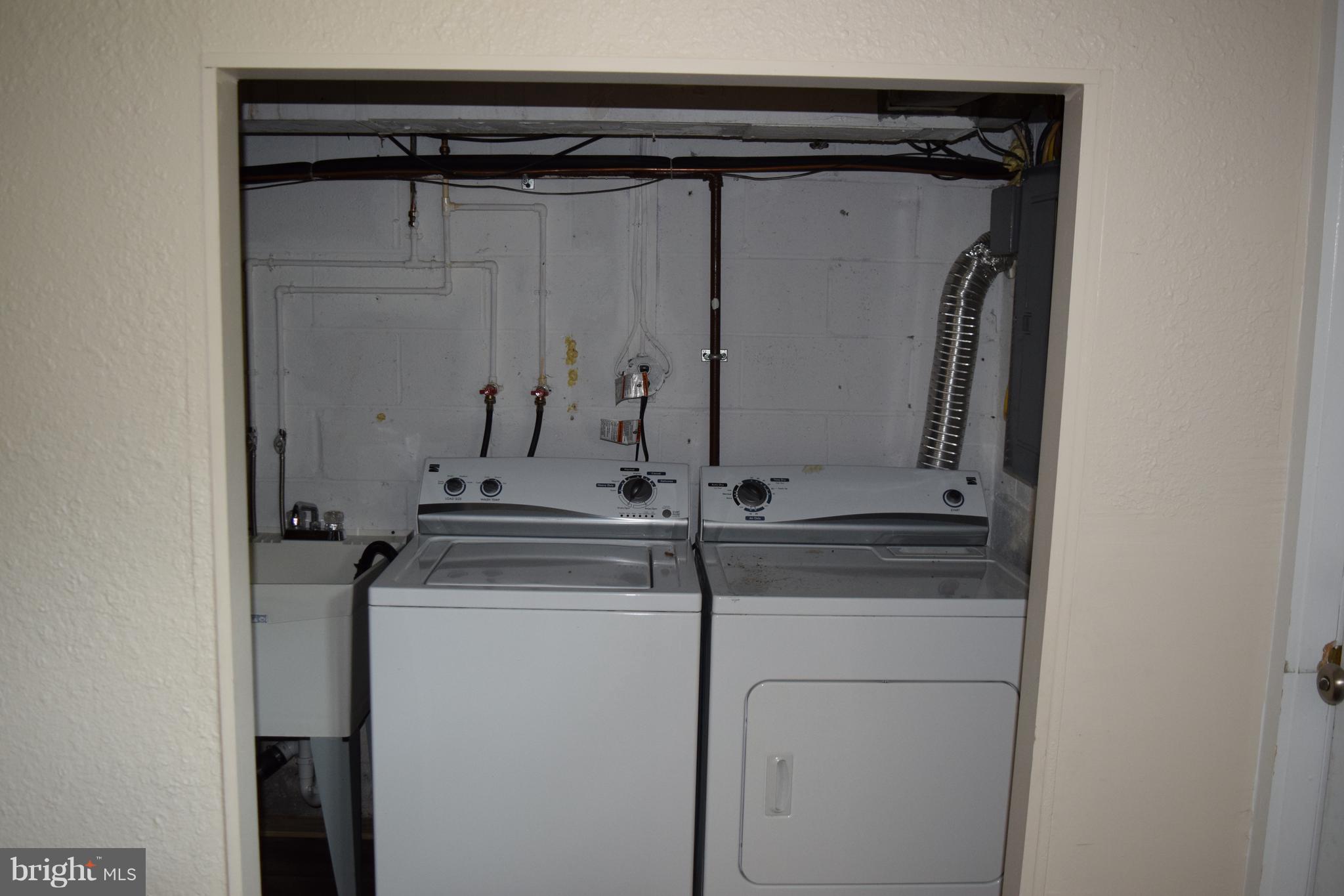 FOX RIDGE MANOR - Residential Lease