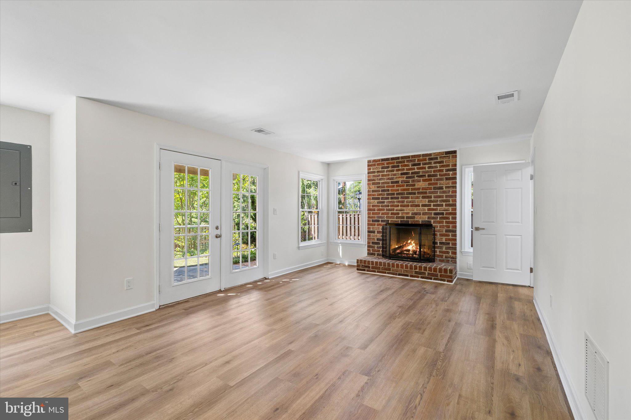 HIDDEN OAKS - Residential