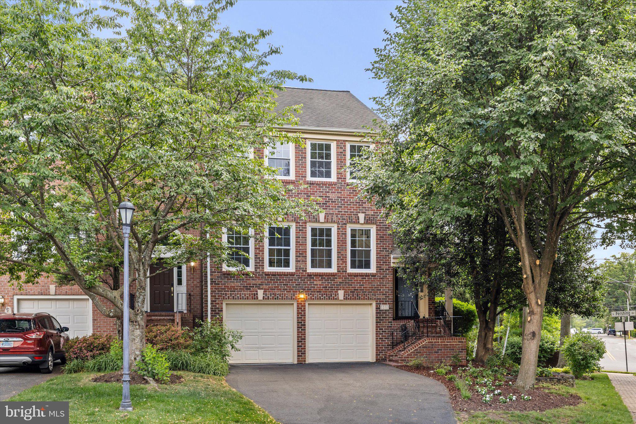 HIDDEN OAKS - Residential