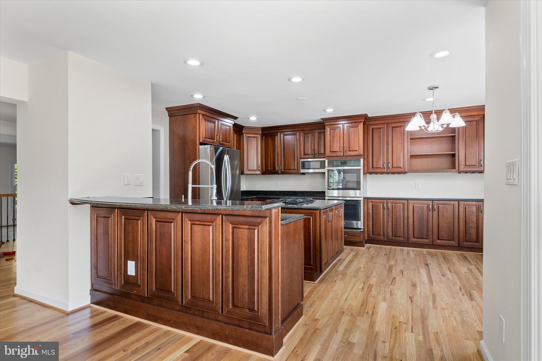 HIDDEN OAKS - Residential