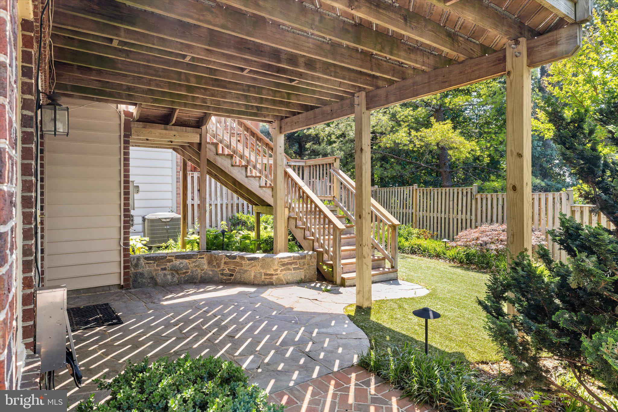 HIDDEN OAKS - Residential