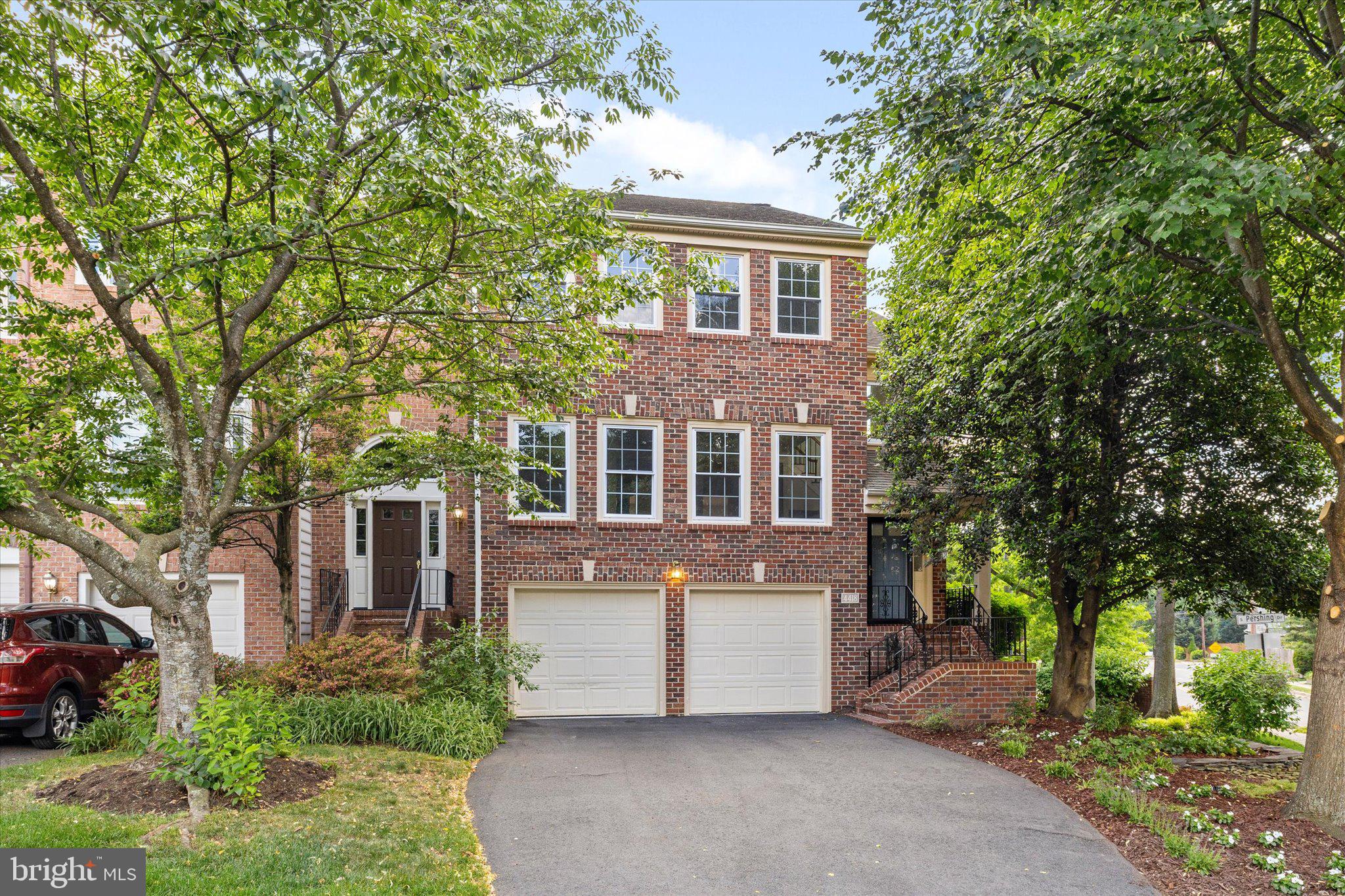 HIDDEN OAKS - Residential