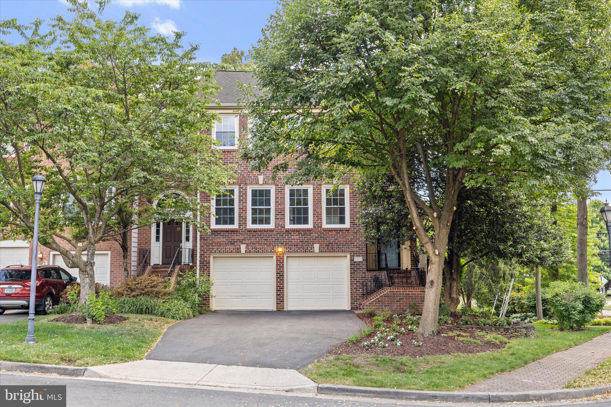 HIDDEN OAKS - Residential