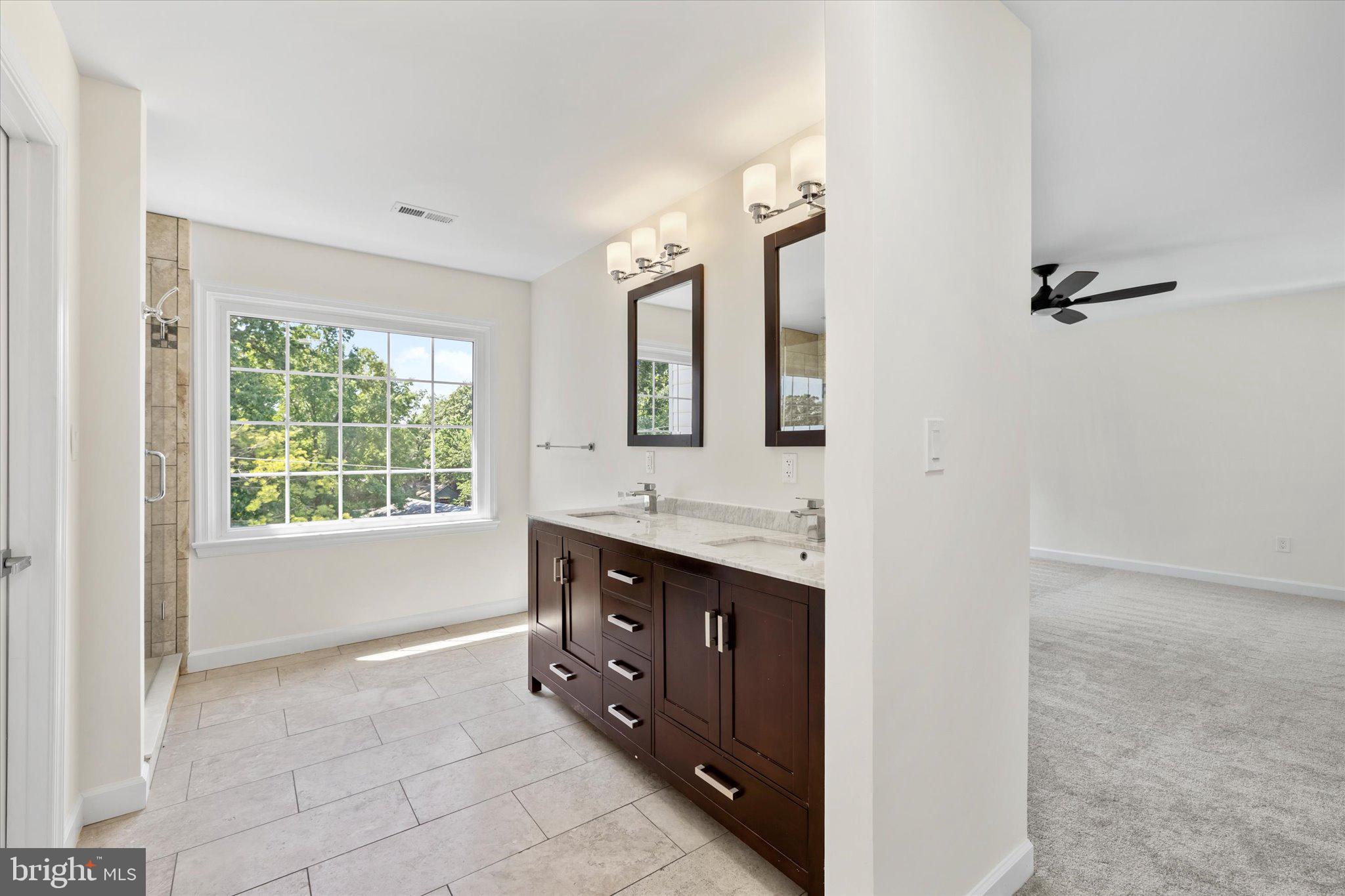 HIDDEN OAKS - Residential