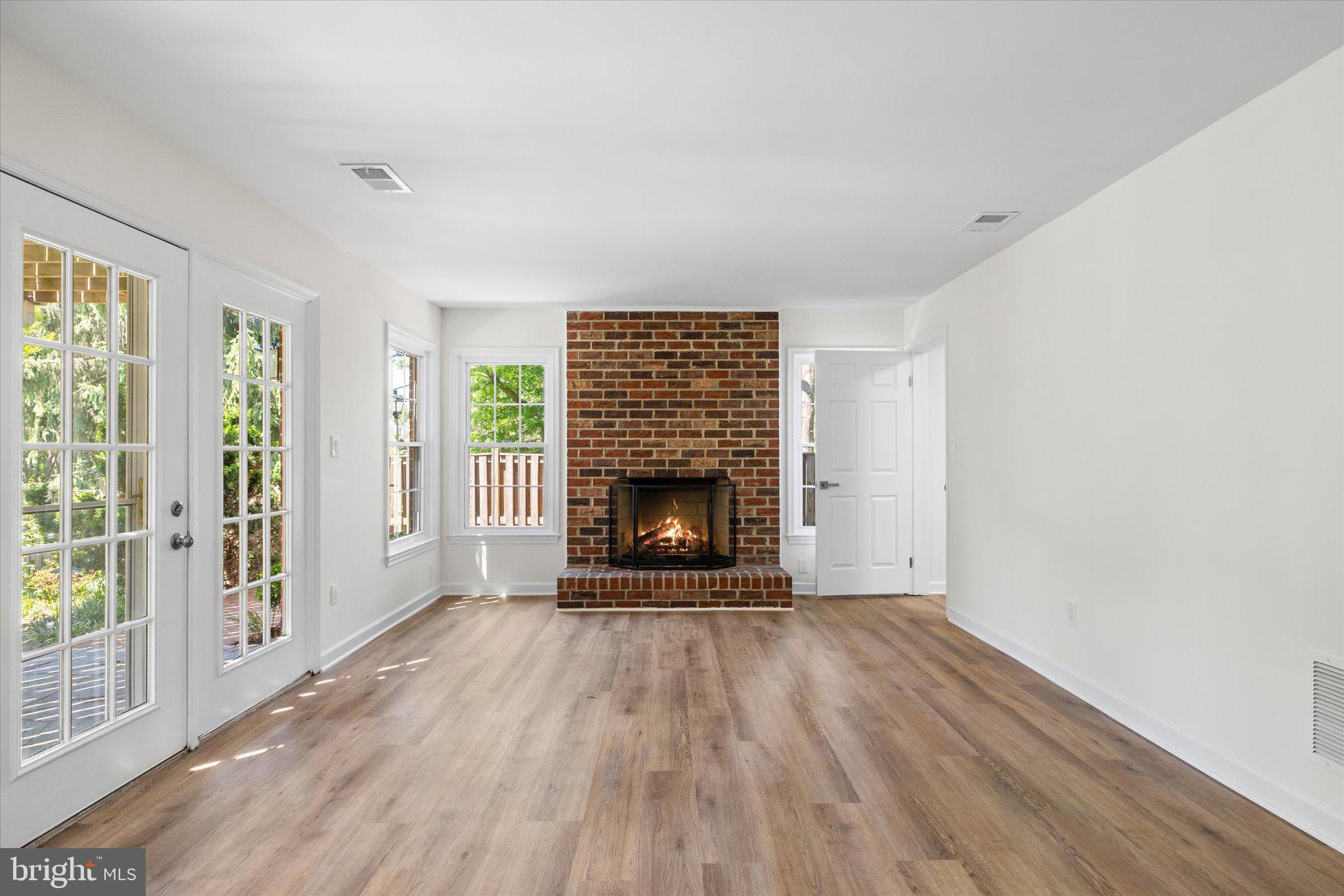 HIDDEN OAKS - Residential