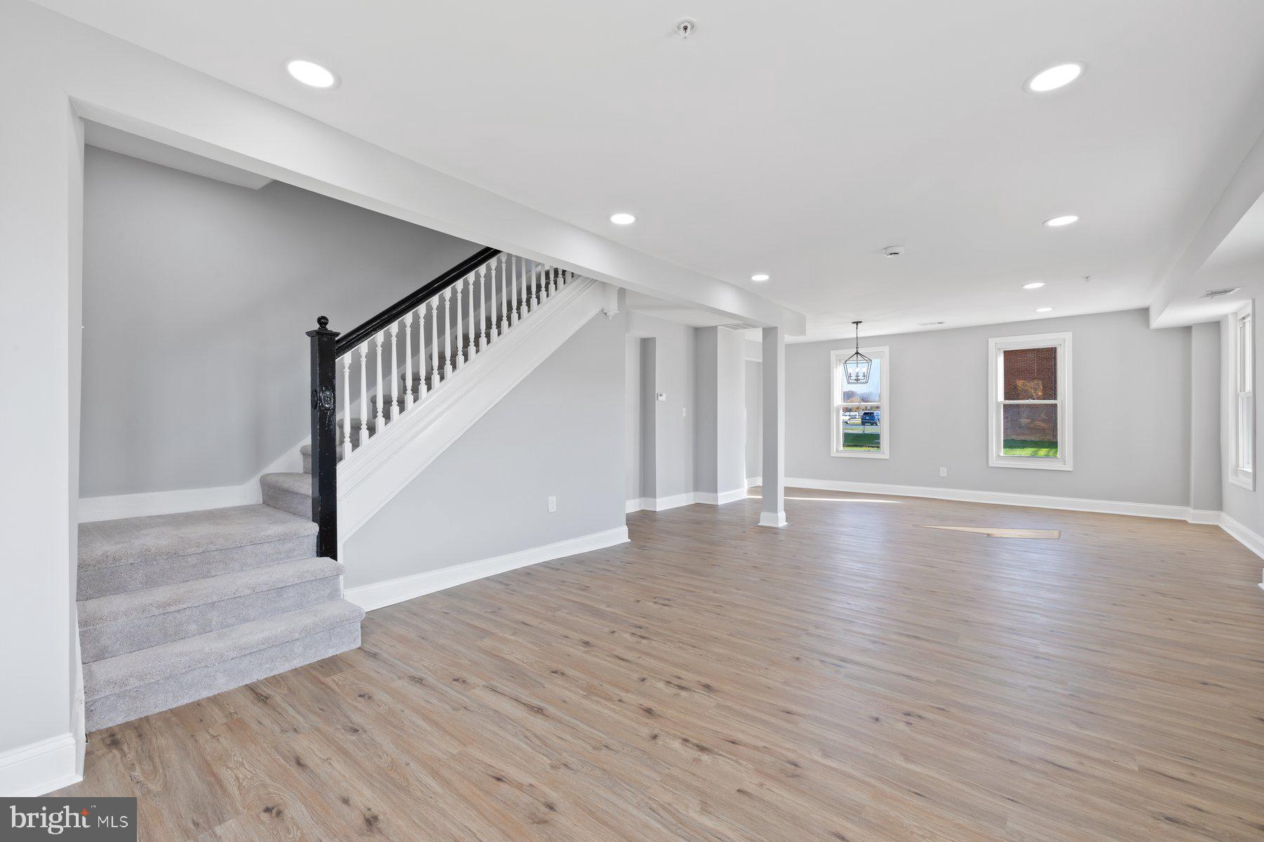 HAMPSTEAD - Residential