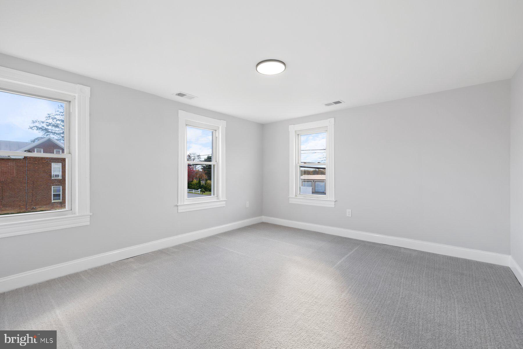 HAMPSTEAD - Residential