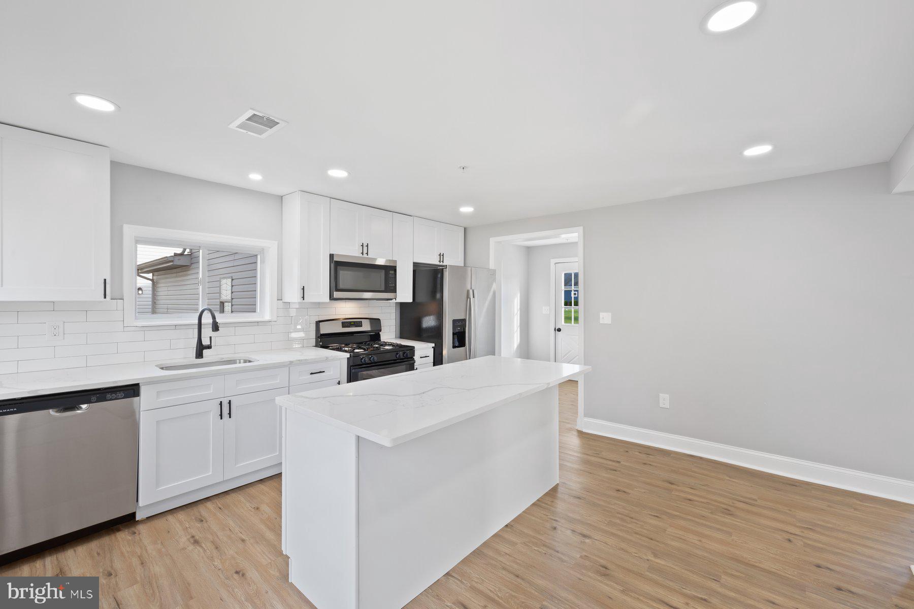 HAMPSTEAD - Residential