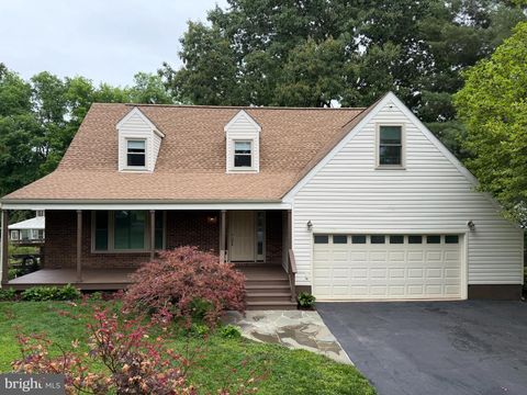 Photo of 7033 Westmoreland Drive, WARRENTON, VA 20187 (MLS # VAFQ2022166)