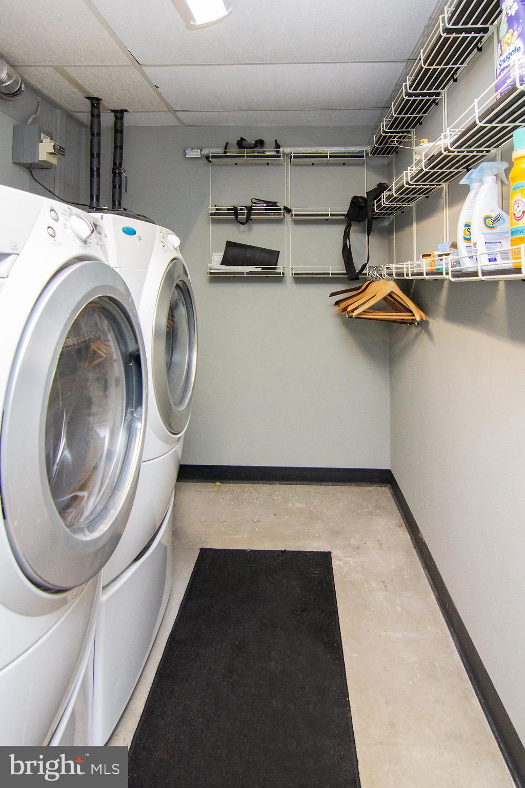 LINCOLN MANOR - Residential