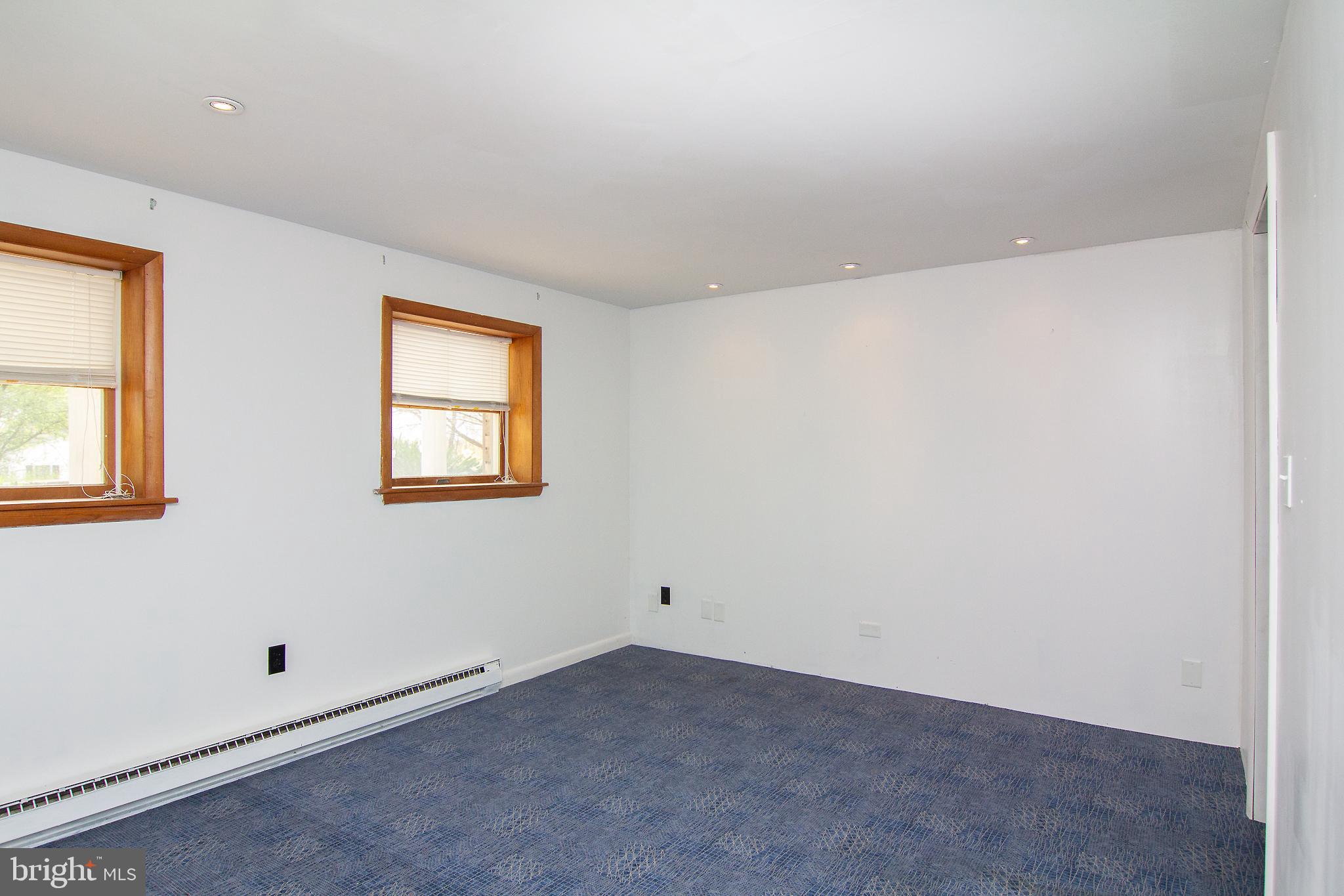 LINCOLN MANOR - Residential