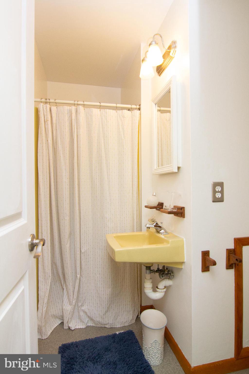 LINCOLN MANOR - Residential