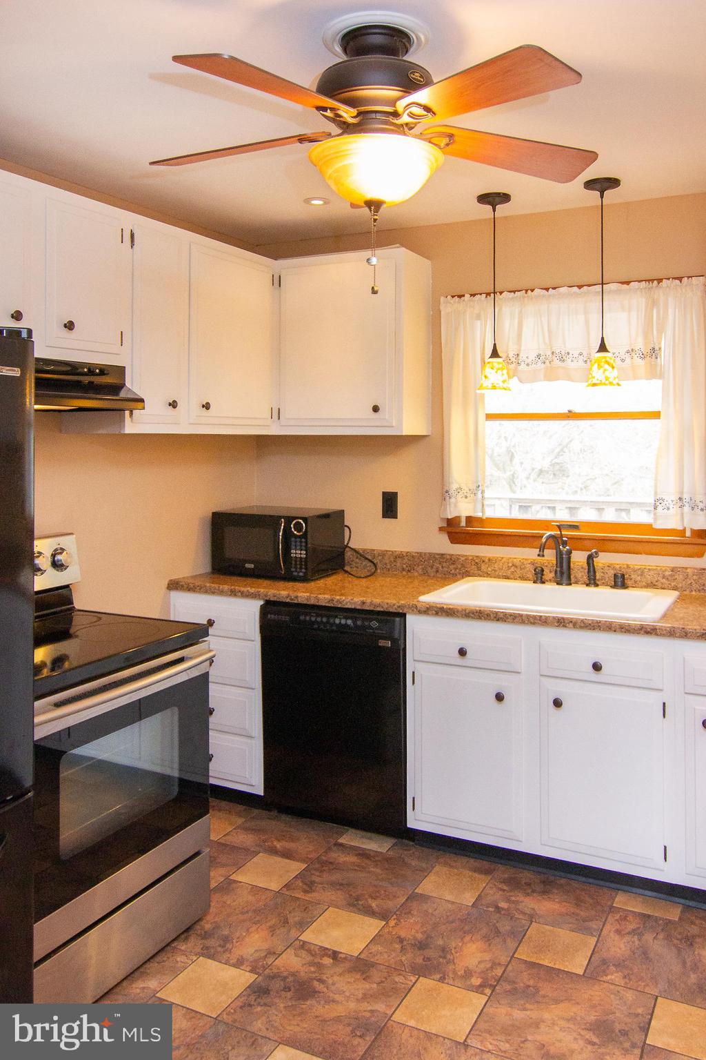 LINCOLN MANOR - Residential