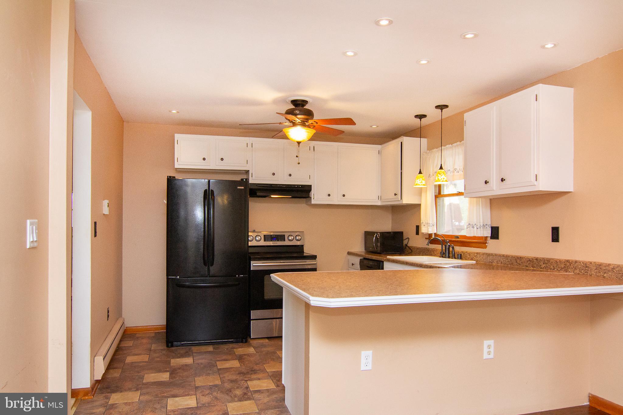 LINCOLN MANOR - Residential