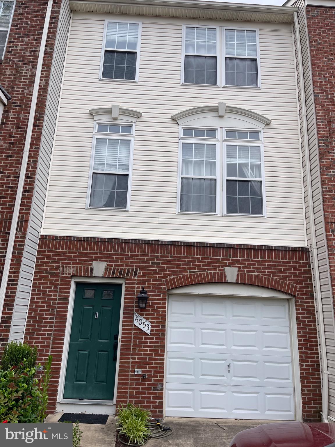 Beautiful three level town house available for rent with 1 Car Garage.Three bedrooms. Stainless steel appliances and granite kitchen counters. Lovely deck for outside living. Basement with washer and dryer. Pool in common area. Owner will pay the HOA fees. Walkable distance to restaurants. Minutes from Quantico, Ft. Belvoir, commuter lots and I95. Close to Prince William Parkway and Old Bridge!