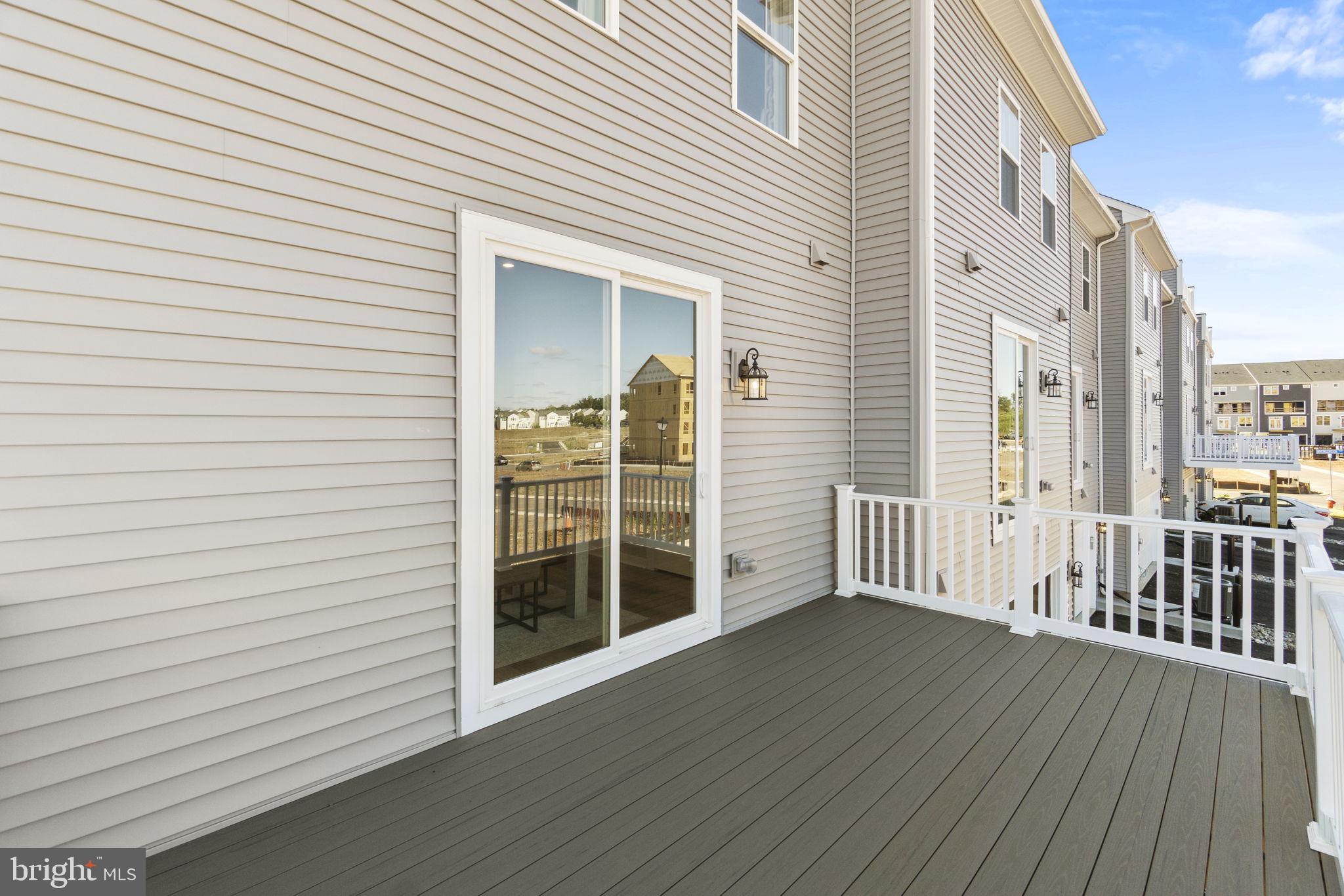 ARCOLA TOWN CENTER - Residential