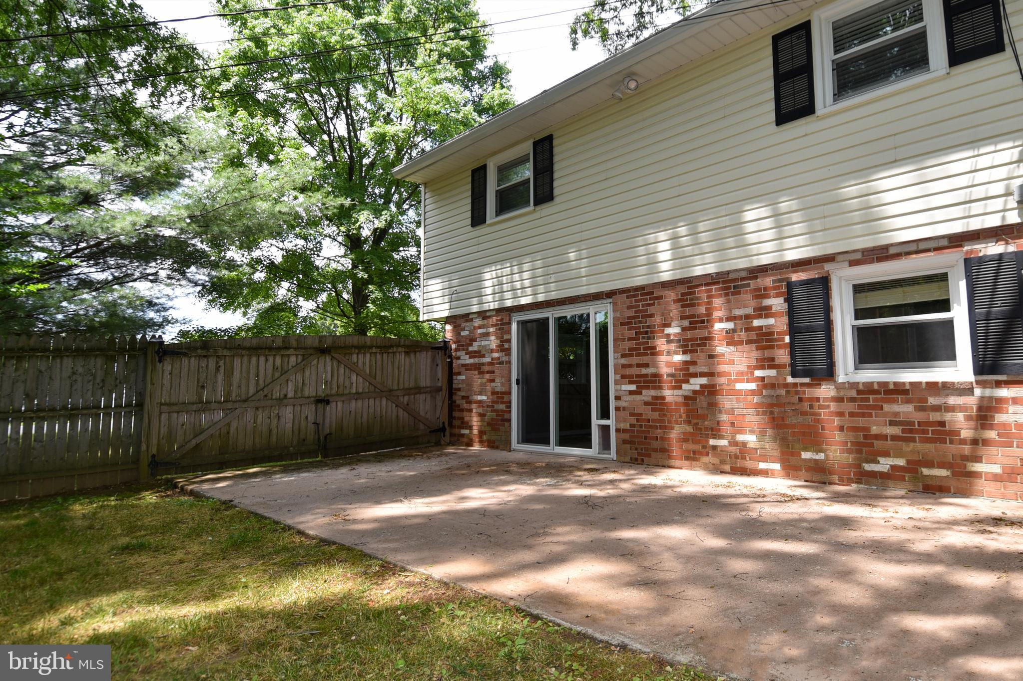 OAKMONT MANOR - Residential